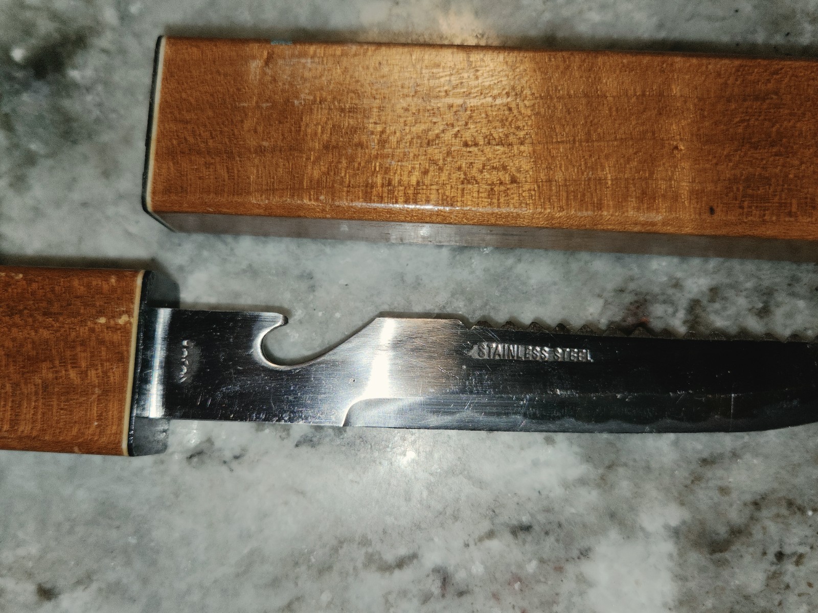 Fishing Knife 3-3.49in Stainless Steel Clip Point Serrated Combo Blade Wood