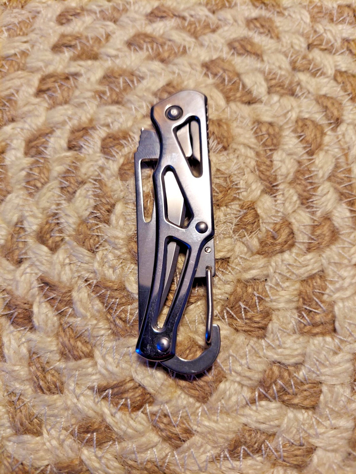 Stainless Steel Silver Tone Keychain Pocket Knife Folding Sharp Outdoor Camping