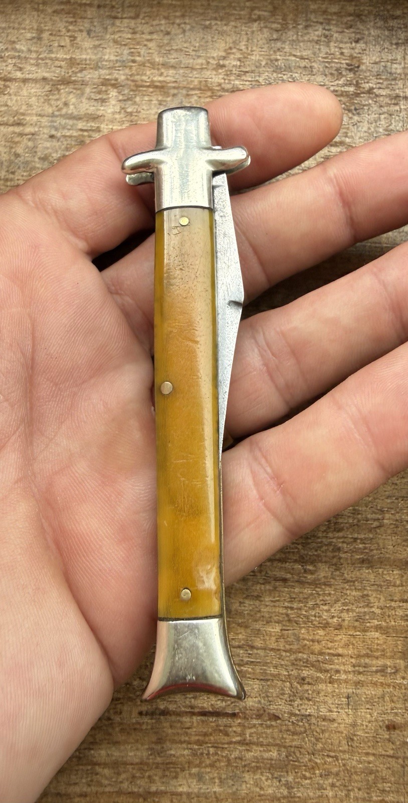 W.R. Case & Sons B1051 Fishtail Bow Tie Knife 1905-1914 Yellow Antique Rare