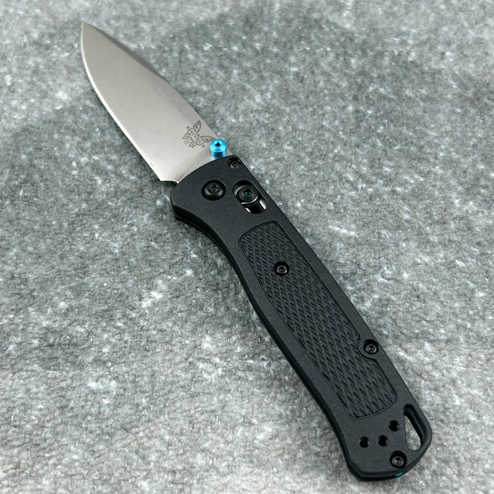 Benchmade-Bugout-(535BK-2) Black CF-Elite Handle CPM-S30V-Satin Drop Point Knive