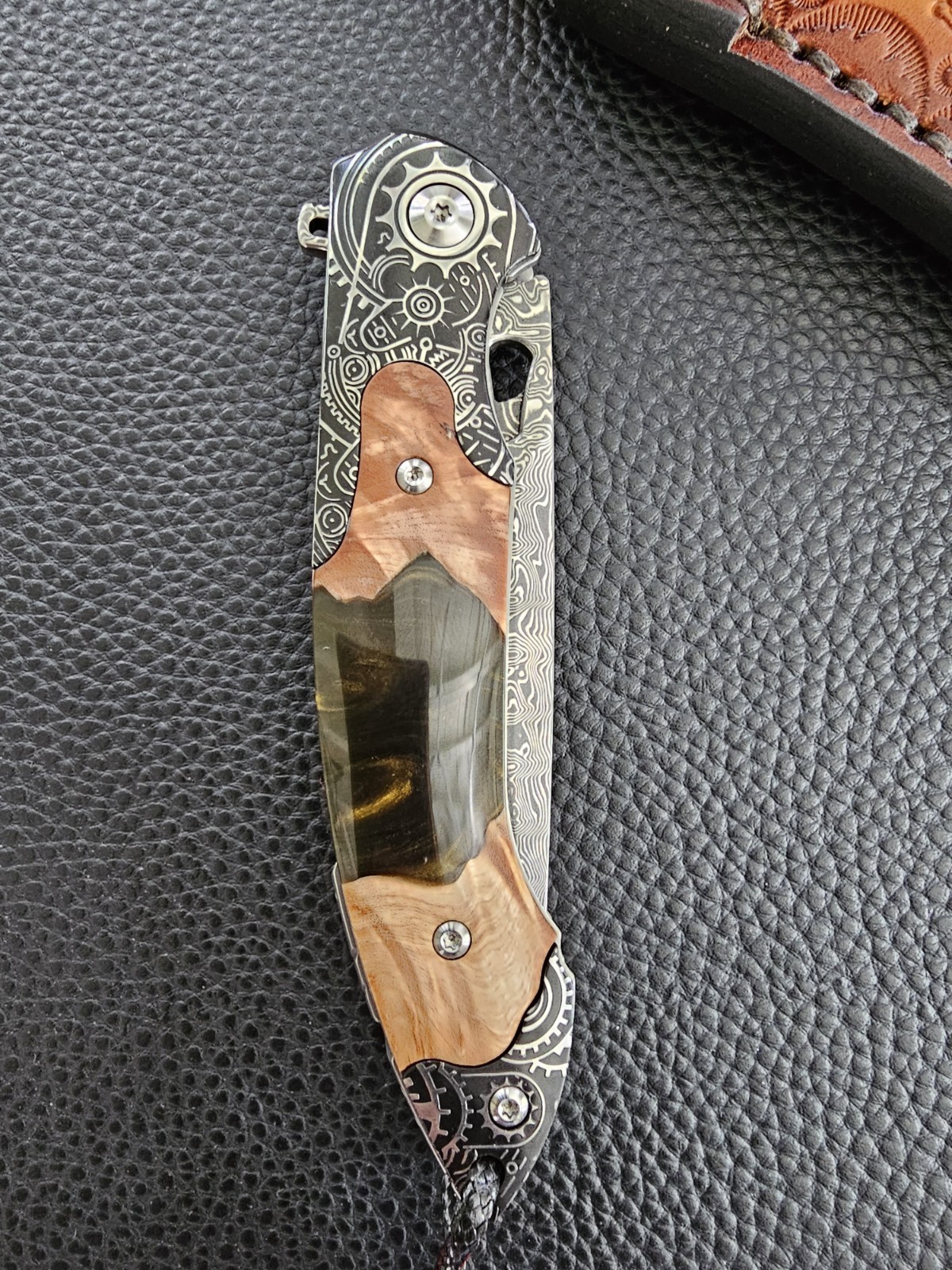 Damascus Steel Pattern Folding Pocket Knife Wood Resin Handle Leather Sheath NEW
