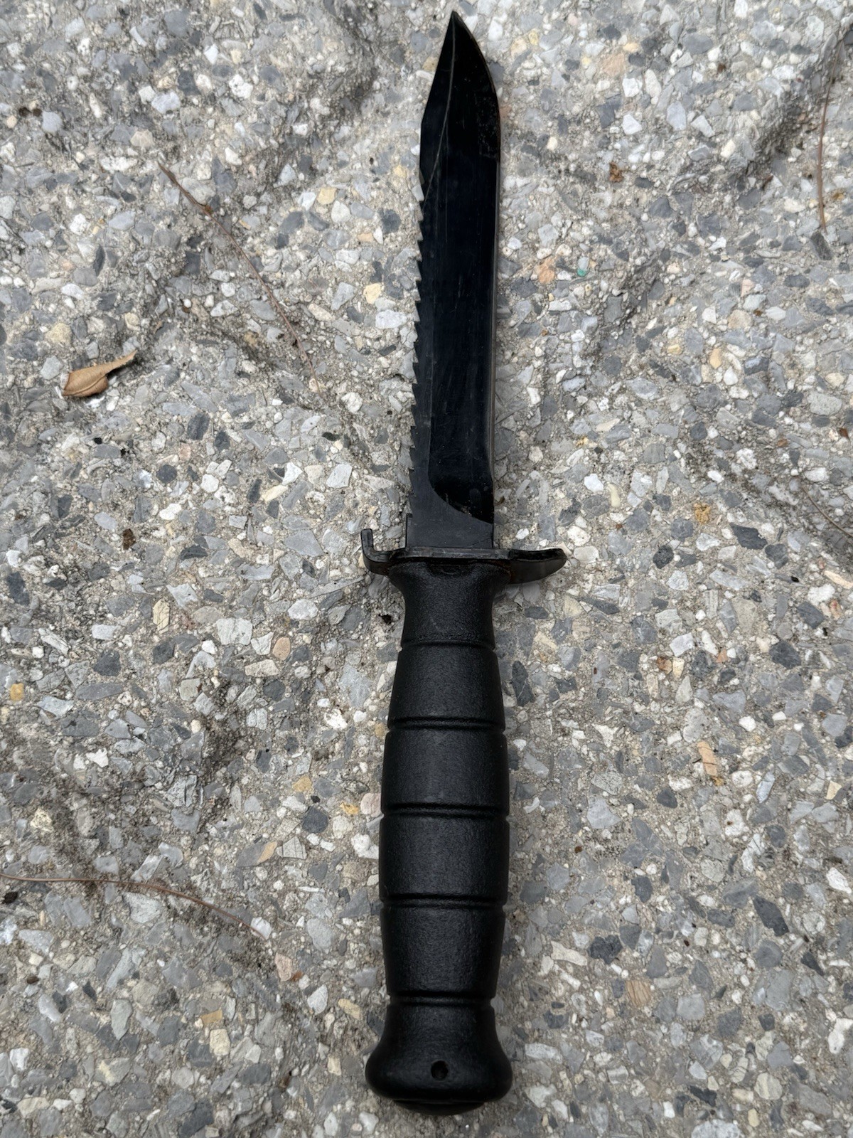 Glock Combat/Survival Fixed Blade Knife, Black Clip Point, Sheath, model 81