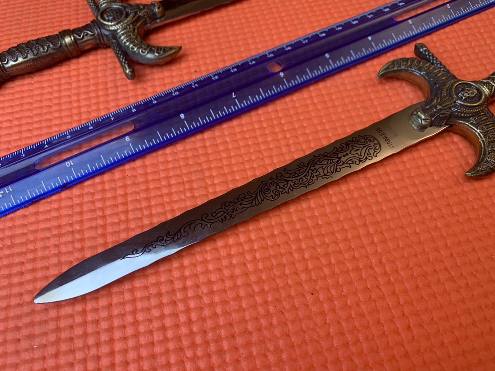 10.8″ 2X Swords and Wood Plaque Wall Display Conan Style Letter Openers – MiS