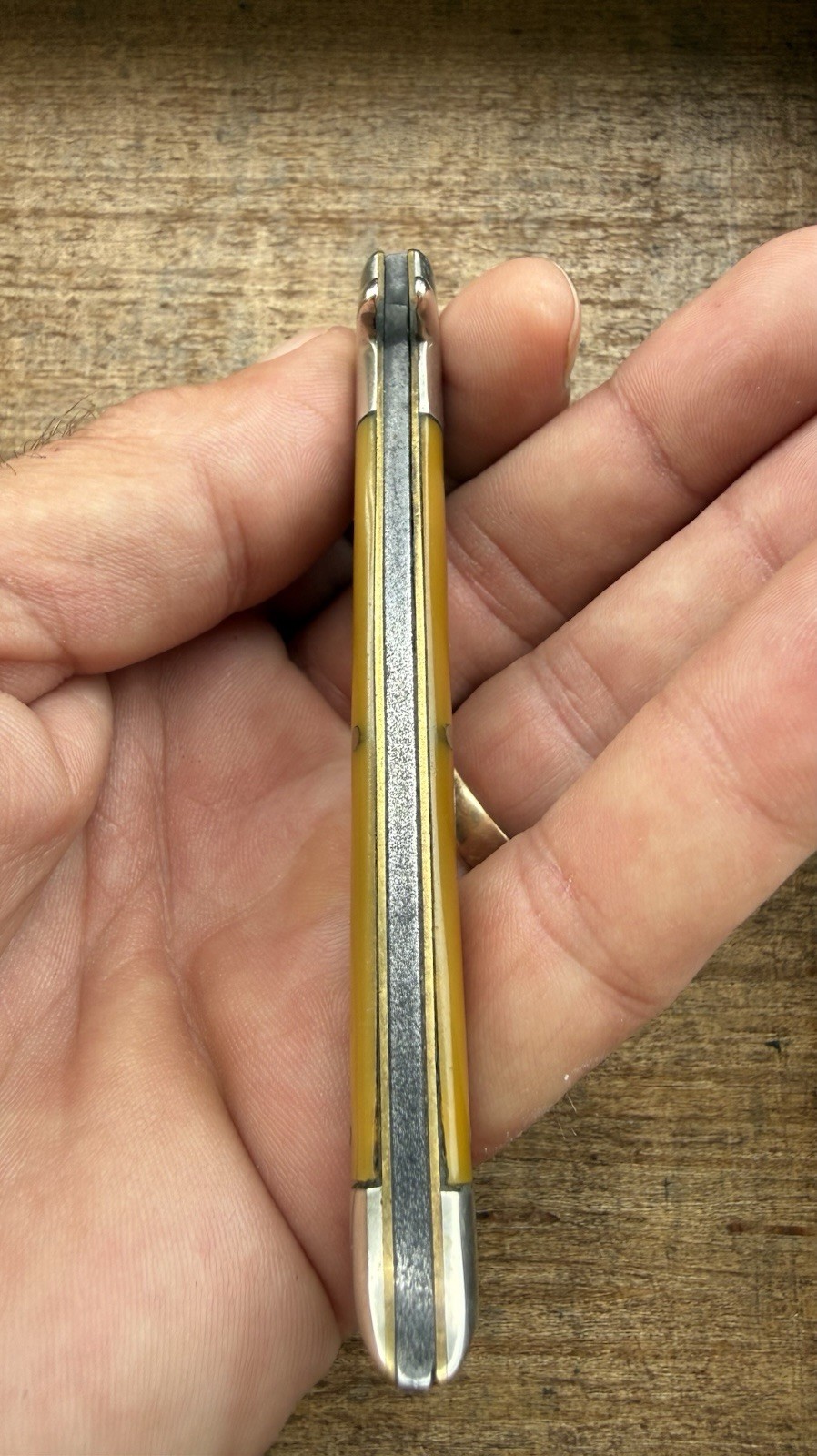W.R. Case & Sons B1051 Fishtail Bow Tie Knife 1905-1914 Yellow Antique Rare