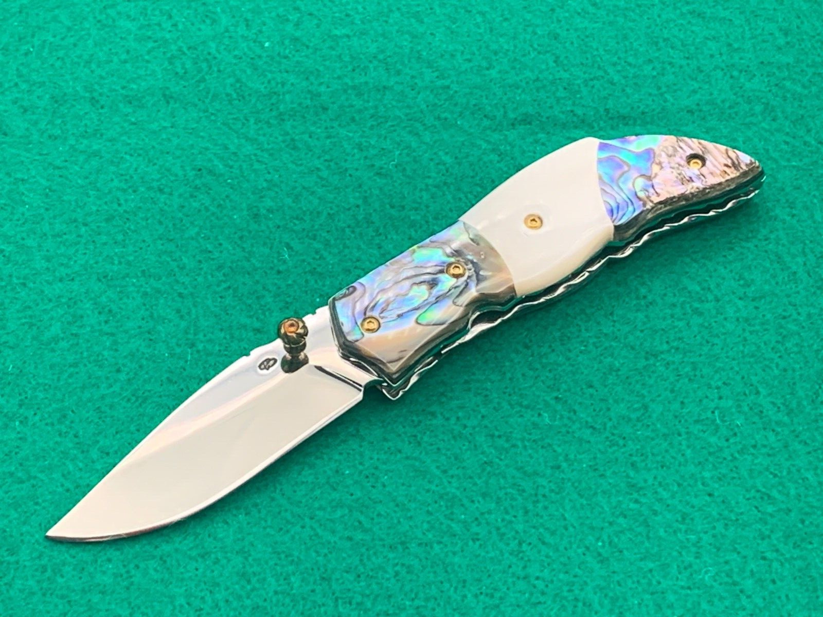CUSTOM TAWEESAK KNIFE MOTHER OF PEARL / NONE BETTER MUSEUM QUALITY) w/ CASE