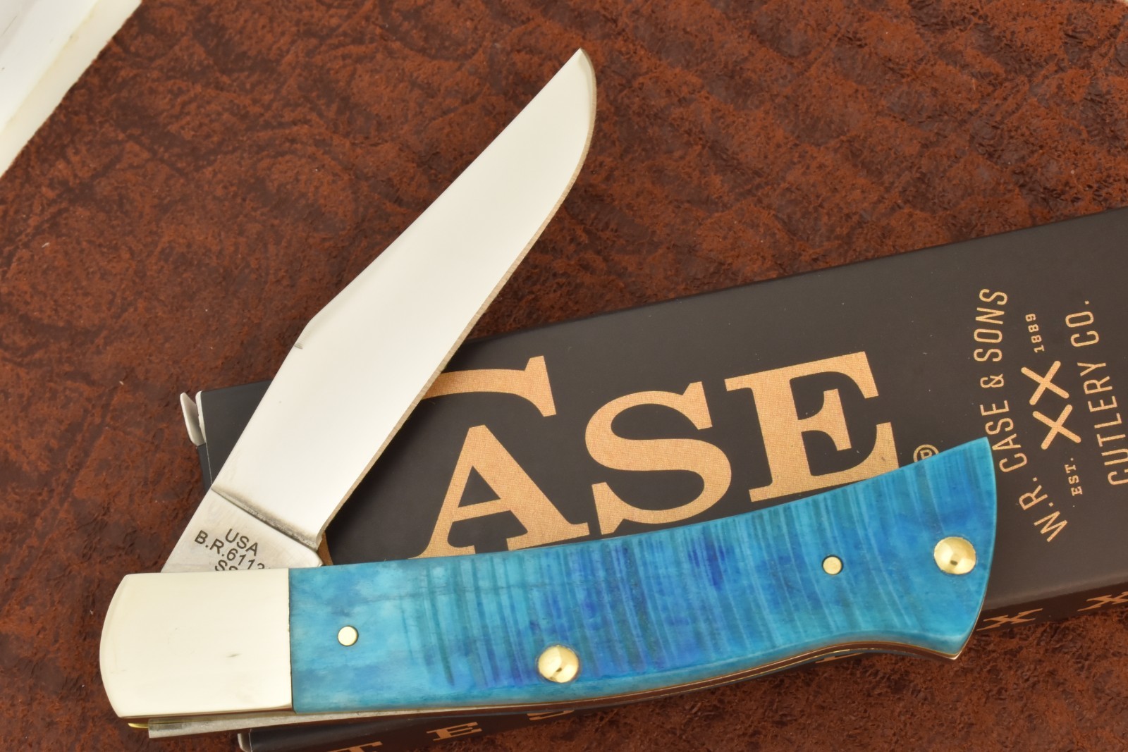 CASE XX USA 2026 SAWCUT CARIBBEAN BLUE BONE AXE HANDLE KNIFE TB61135 SS (36506)