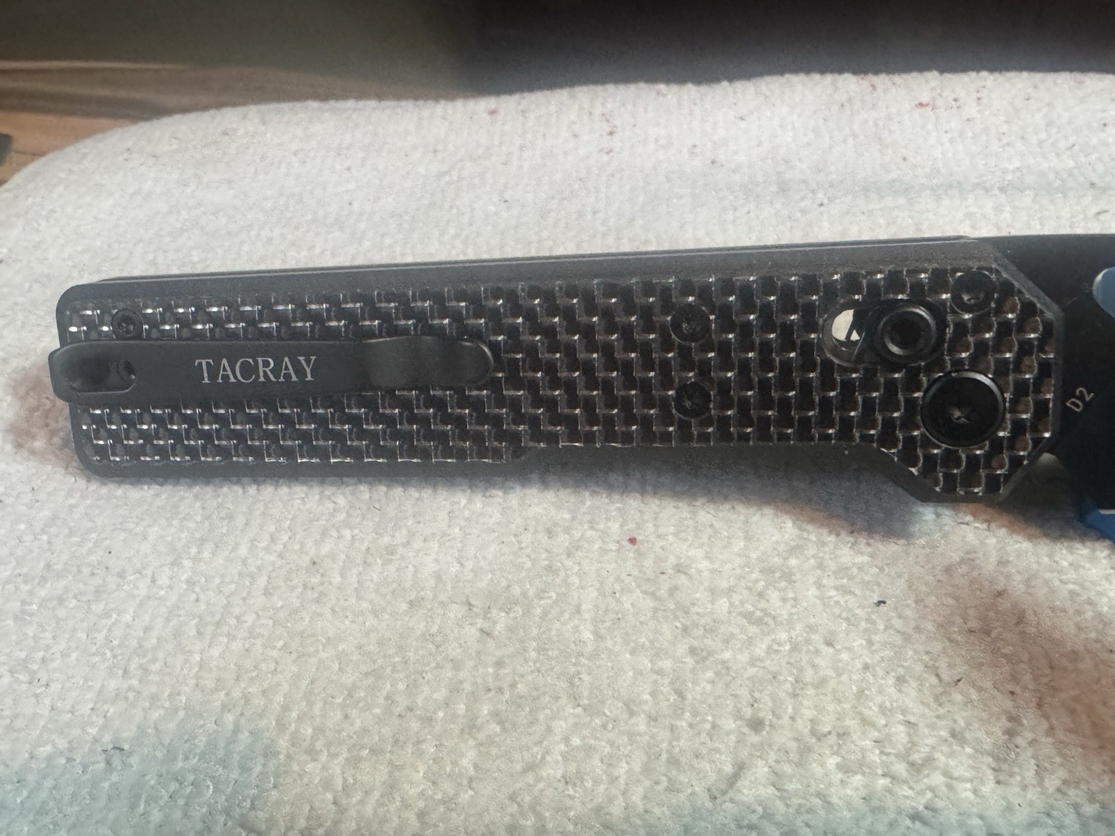 TACRAY TARCUS D2 Tanto Plain Edge Manual Crossbar lock Carbon Fiber w/ Clip