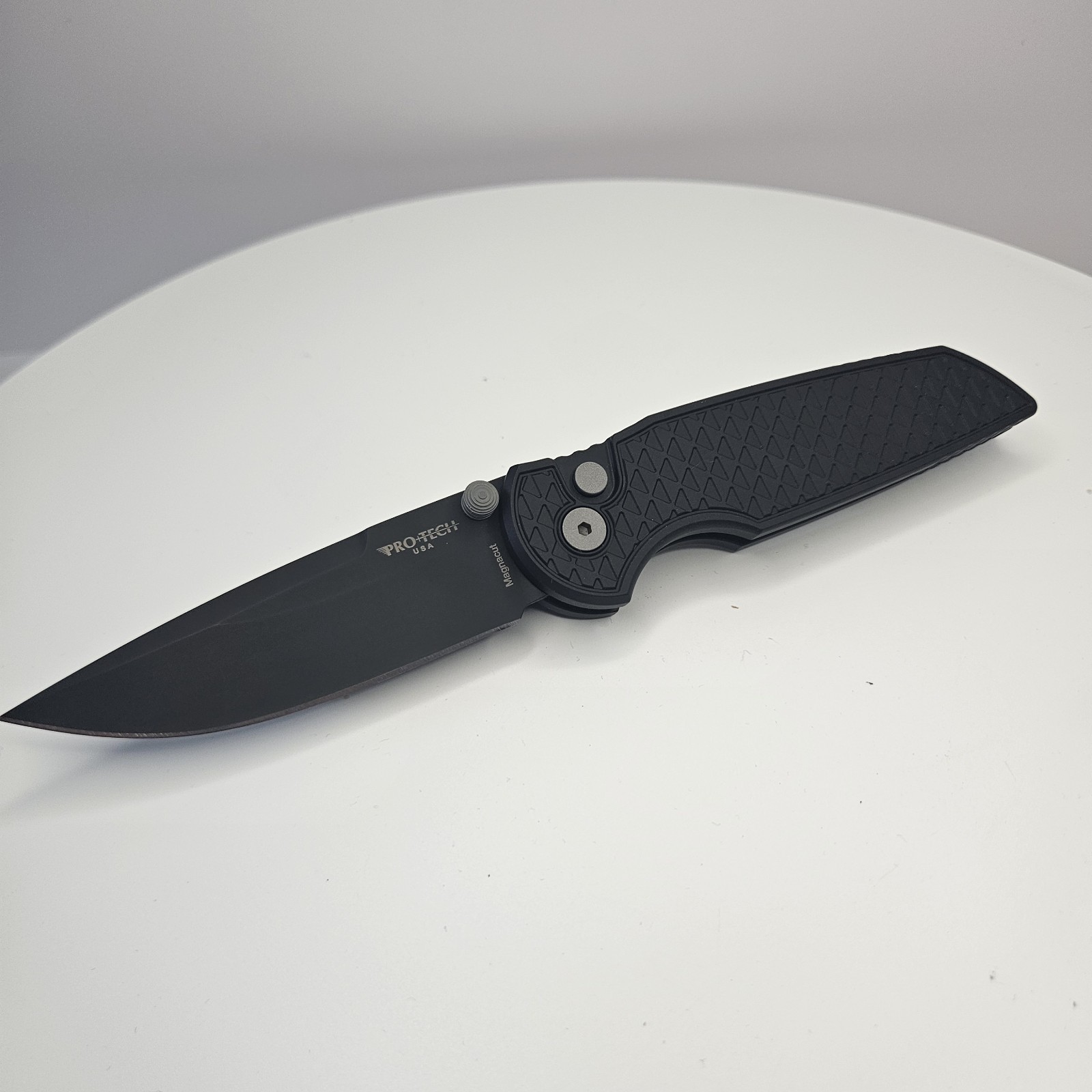 Pro-Tech Integrity INT1106 DLC Magnacut Plain Drop Point Black Aluminum Manual