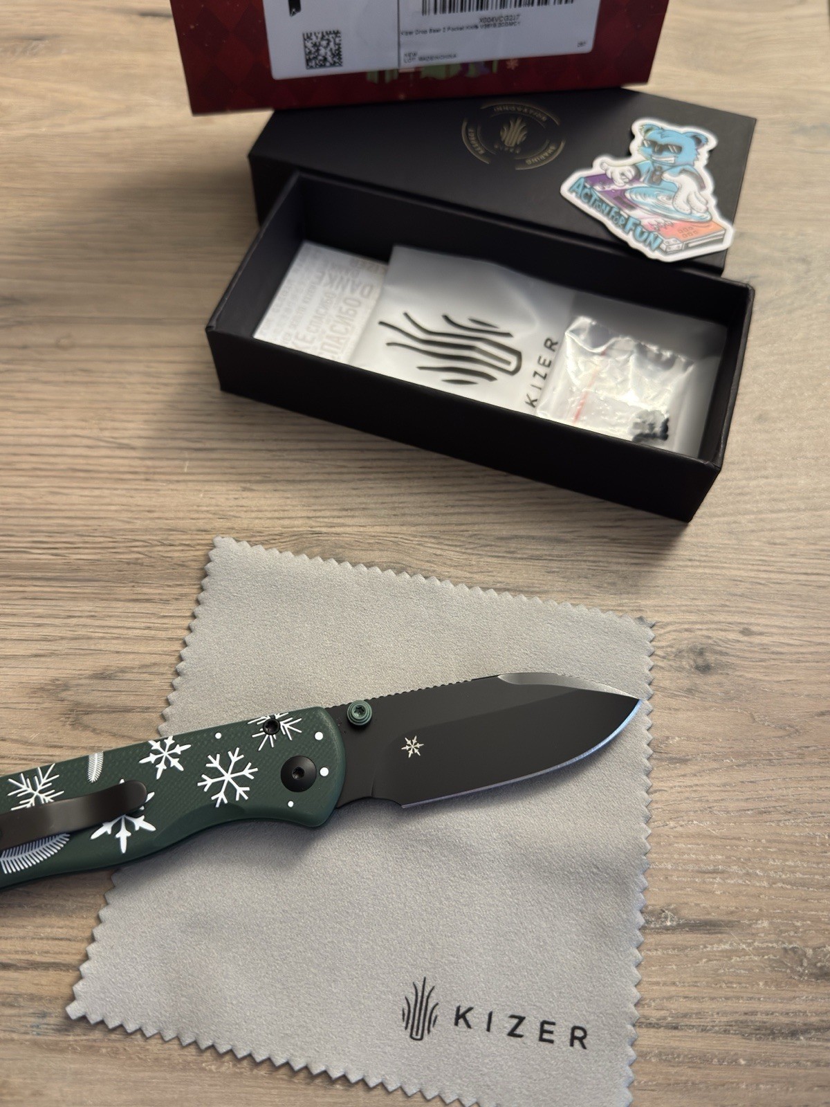 Kizer Drop Bear 2 Limited Edition Christmas 2025 Button Lock NEW – V3619.2CDMC1