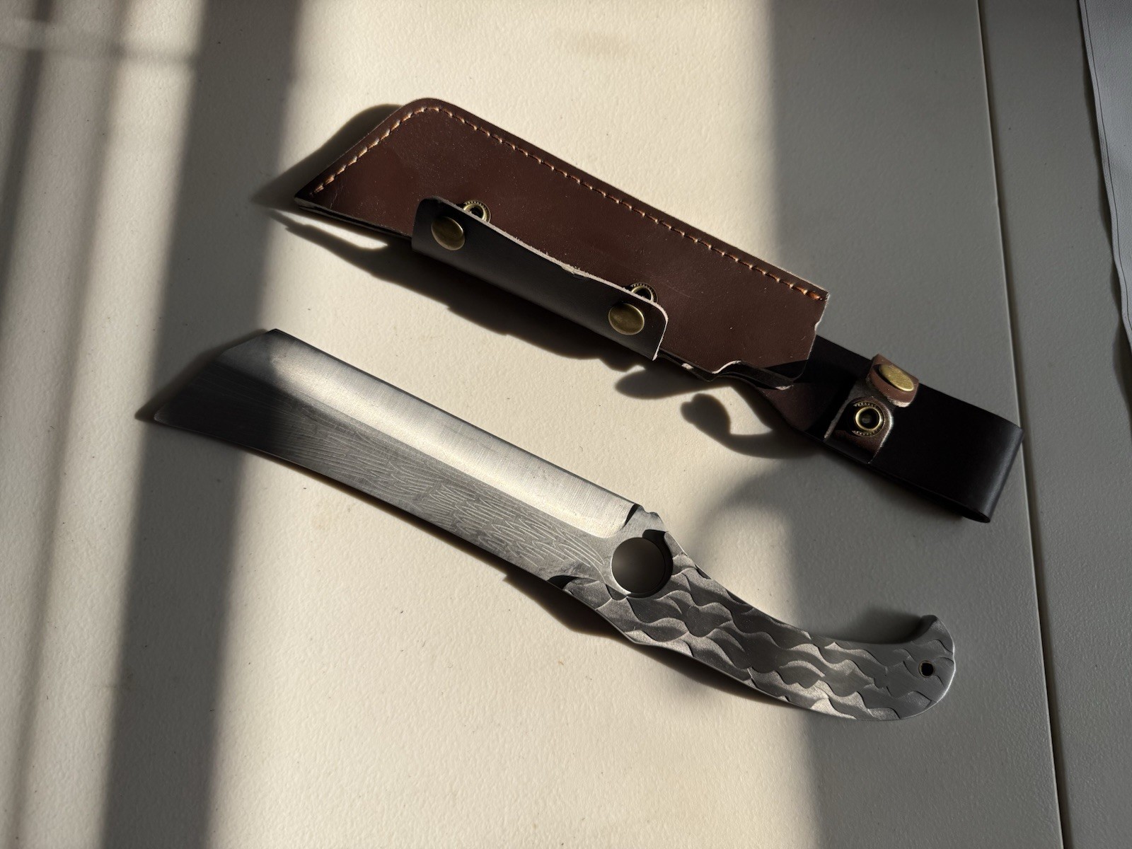 Handmade Damascus Steel Chef Knife with Forged Textured Handle & Leather Sheath