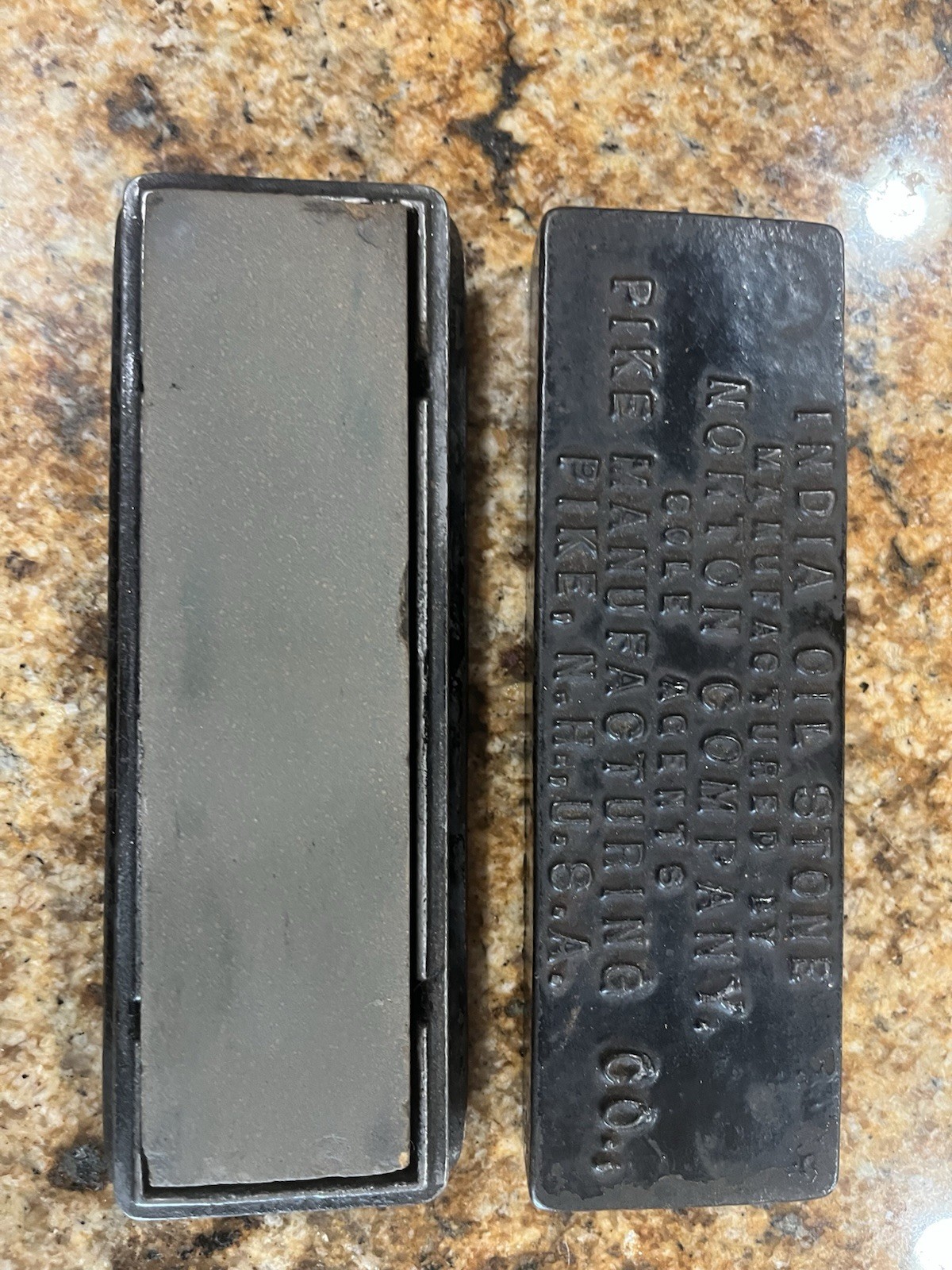 India Oil Stone Norton Co. Pike Mfg. Cast Iron Box With Stone N.H. USA