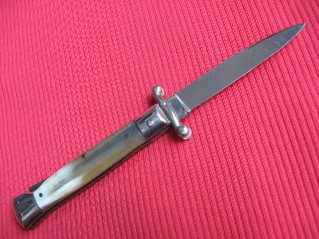 Vintage Italian 1960’s Manual Swing Guard Knife