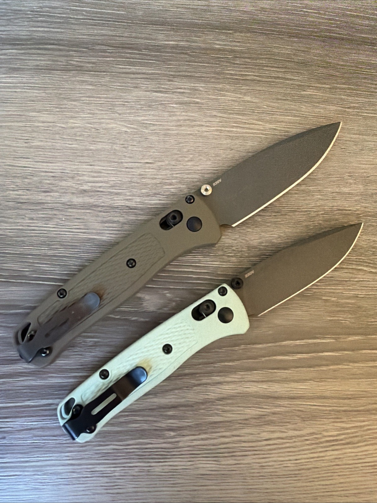 Set Of 2 Benchmade knives-533 Mini Bugout Sea Foam/535 Bugout Ranger Green