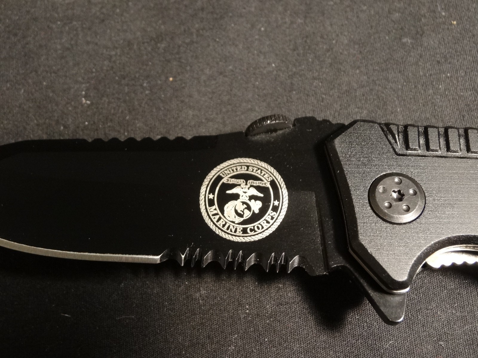 United States Marines YC-501M Tactical Folding Knife With Dog Tag