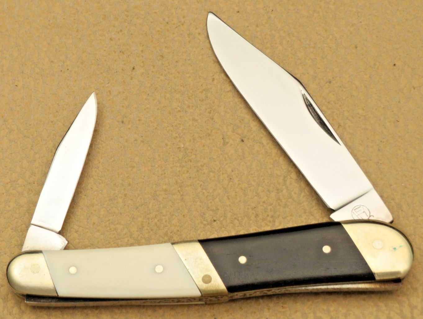 Friedrich Hartkopf Solingen Two Blade Serpentine Penknife Two-Tone Bone Handles