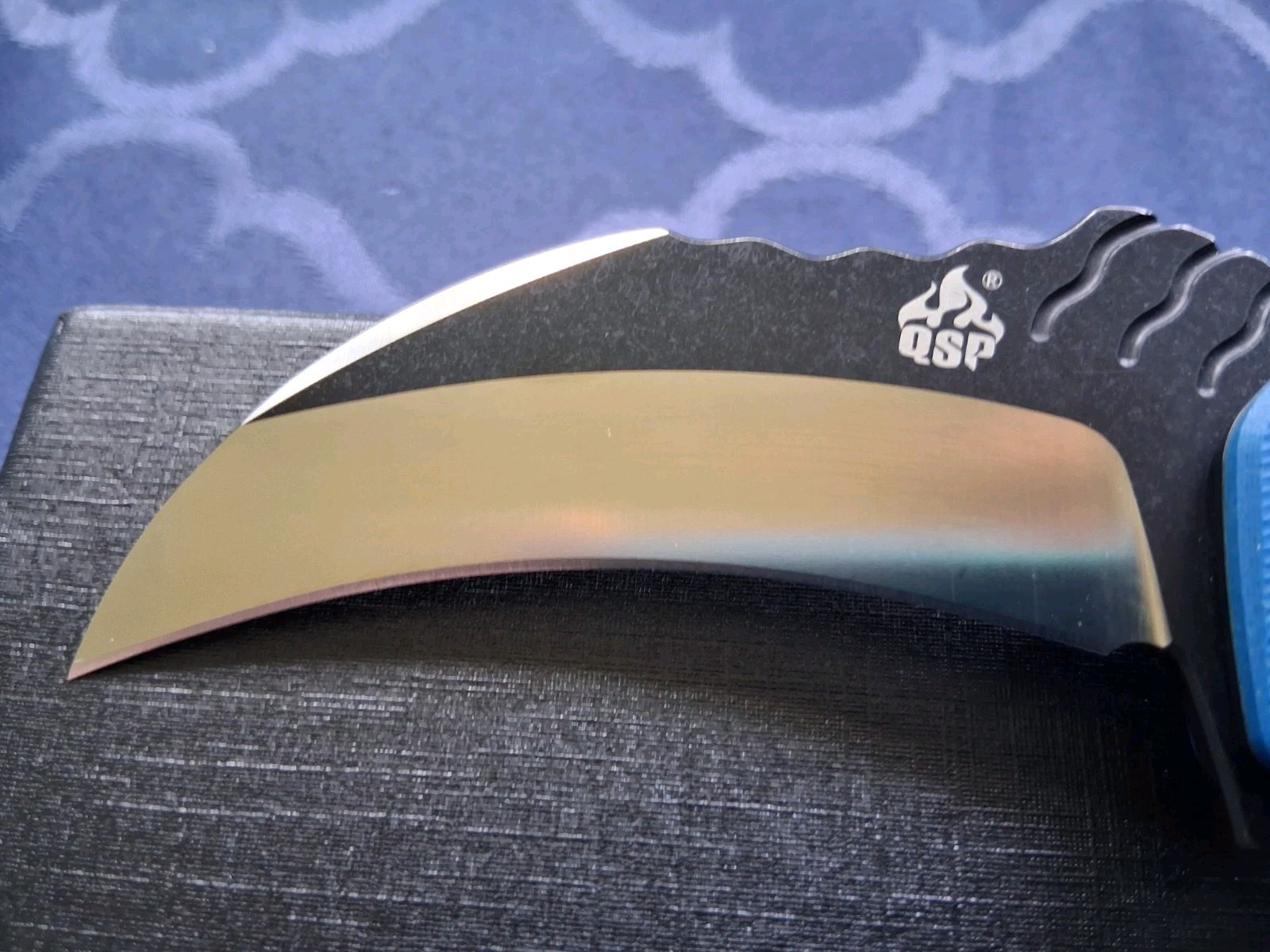 🔥 QSP – Eagle Karambit Flipper Knife w/Blue G10 Handle & D2 Blade (QS120)