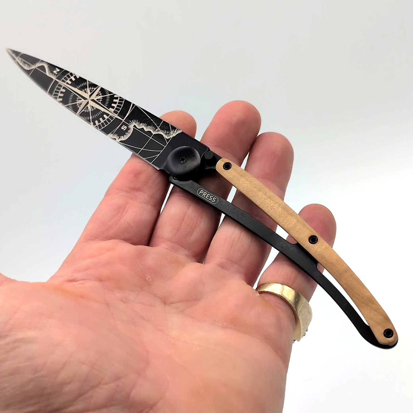 Deejo 37g Black Titanium | Terra Incognita | Juniper Wood Handle | 3.75″ Blade
