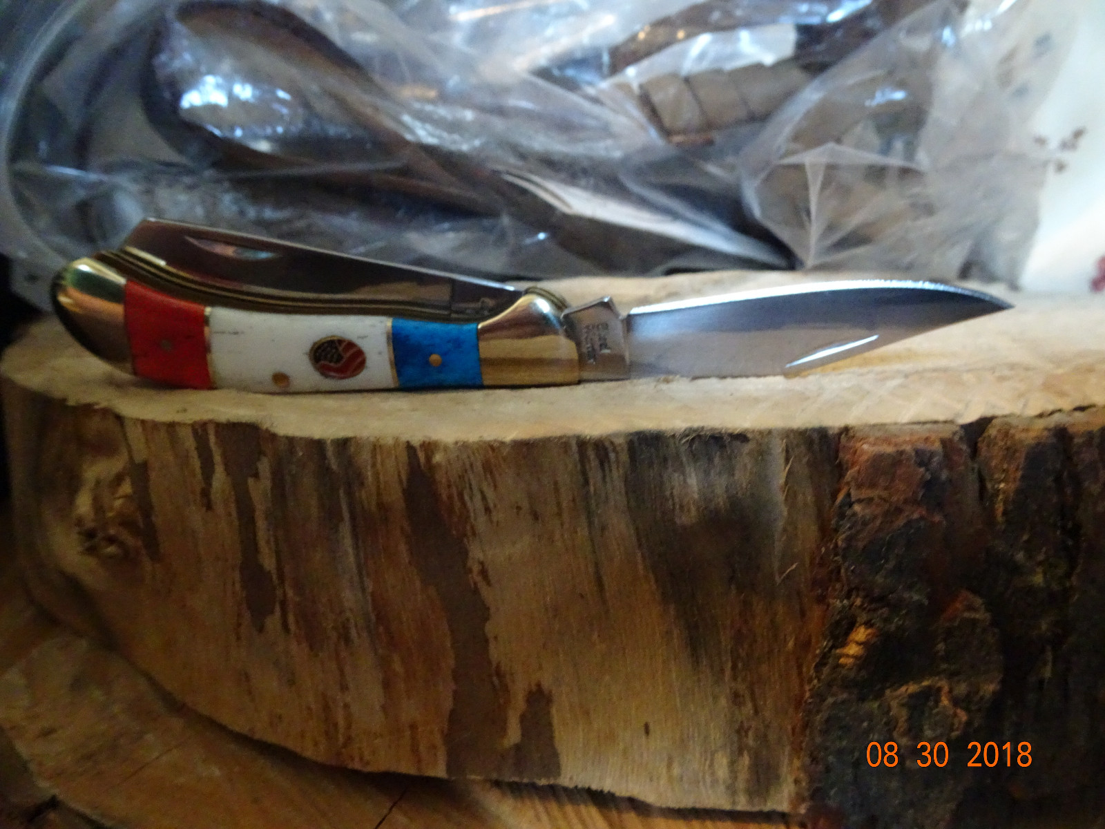 STEEL WARRIOR 3 3/8″ CLO SADDLEHORN POCKET KNIFE 440 BLADES RED WHITE BLUE BONE
