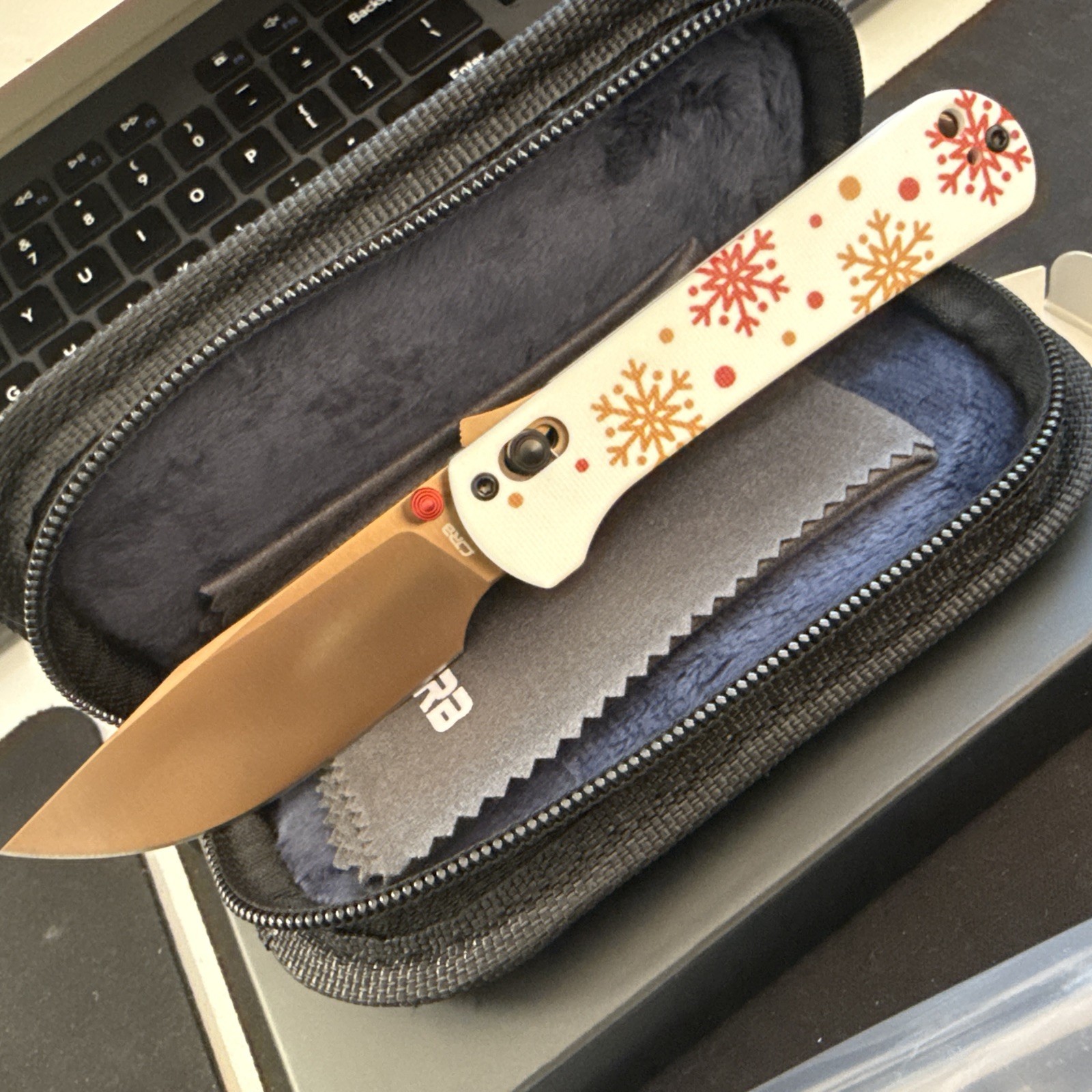 CJRB Bolt Recoil Lock V2 white G10 Pocket Knife J1960M-WH Christmas variant