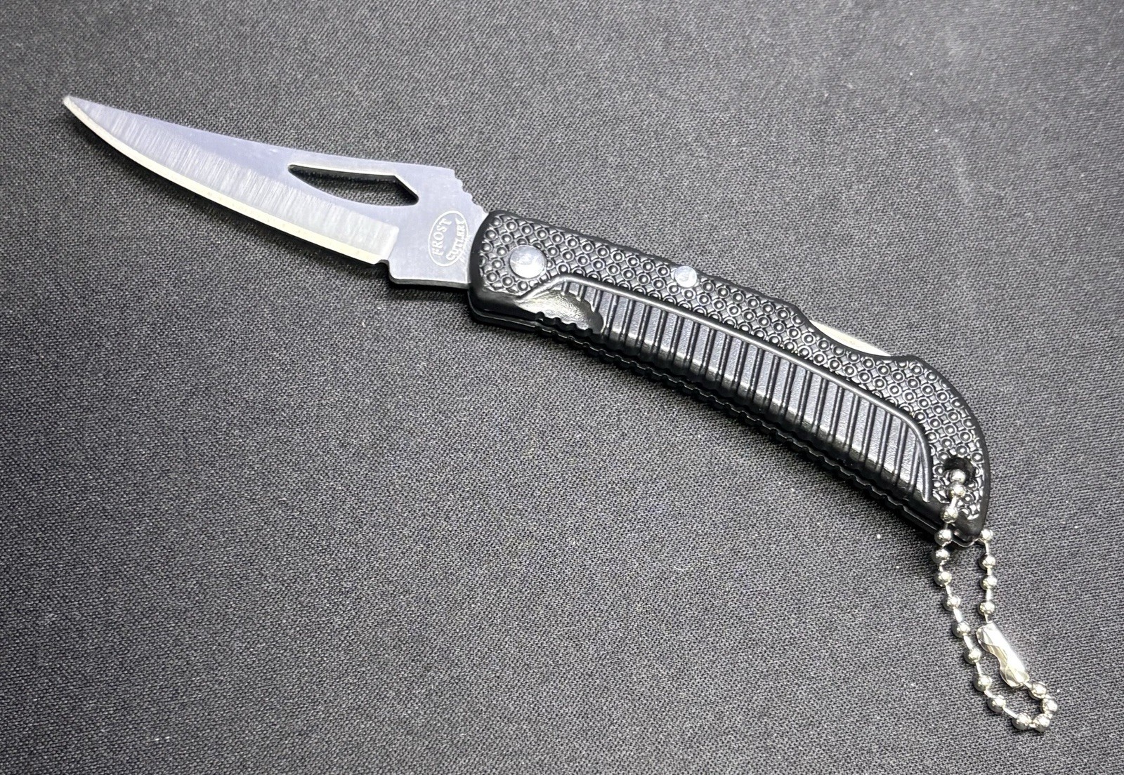 7 Count Lock Back EDC Knives. 2 Smith And Wesson 4 Non Branded 1 Key Knives