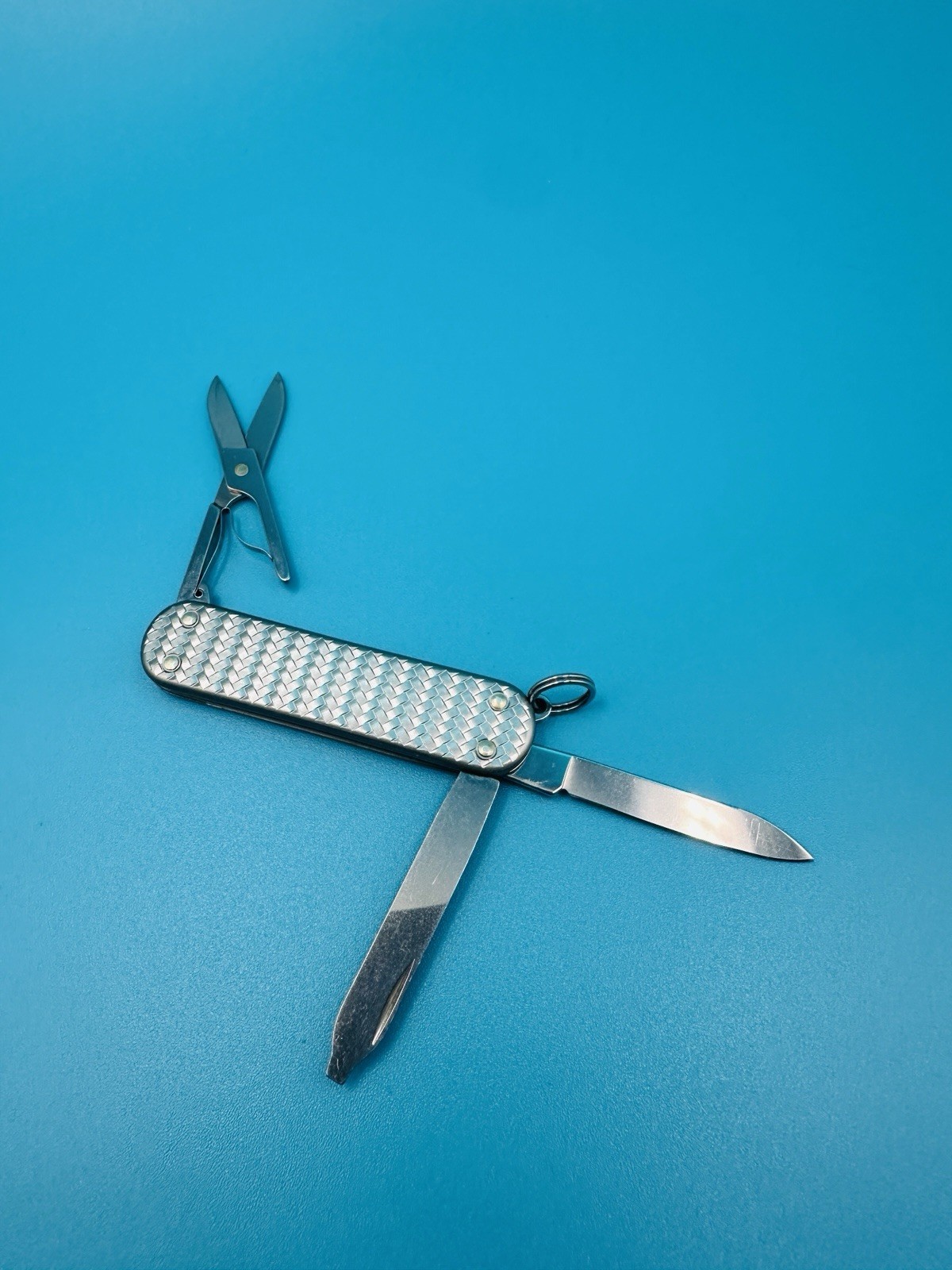 VICTORINOX Classic SD Precious Alox Swiss Army Knife Multi-Tool 58mm GRAY !