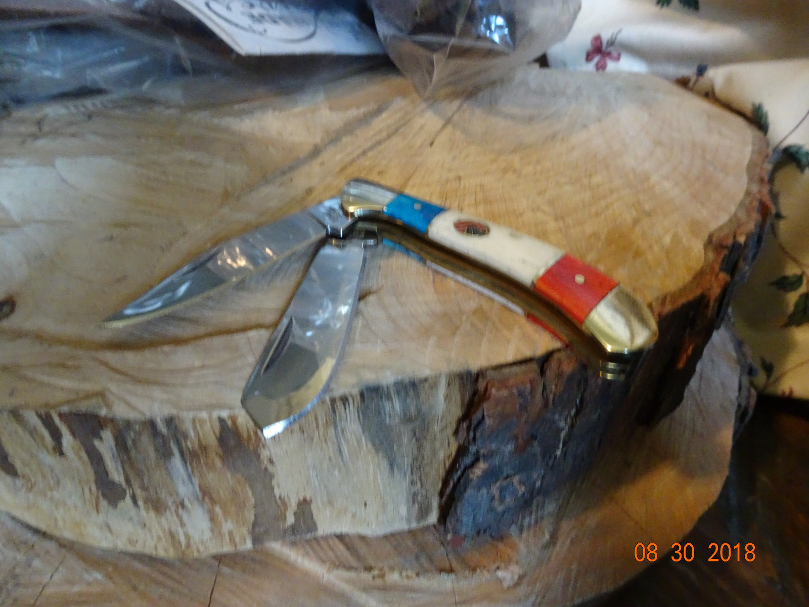 STEEL WARRIOR 3 3/8″ CLO SADDLEHORN POCKET KNIFE 440 BLADES RED WHITE BLUE BONE