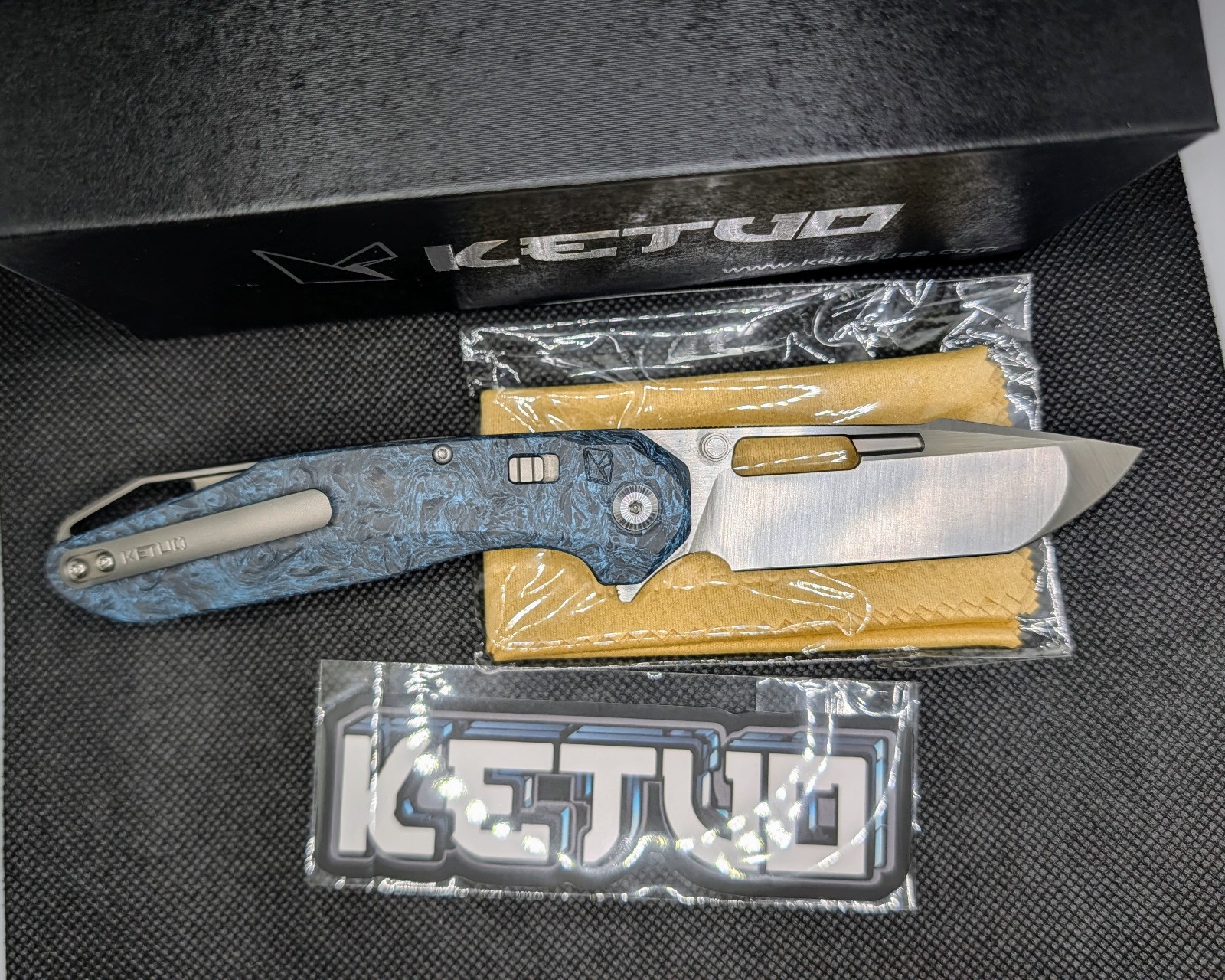 Ketuo Triad Folding Knife 3.25″ Bohler M390 Steel Blade Carbon Fiber Handle BLUE