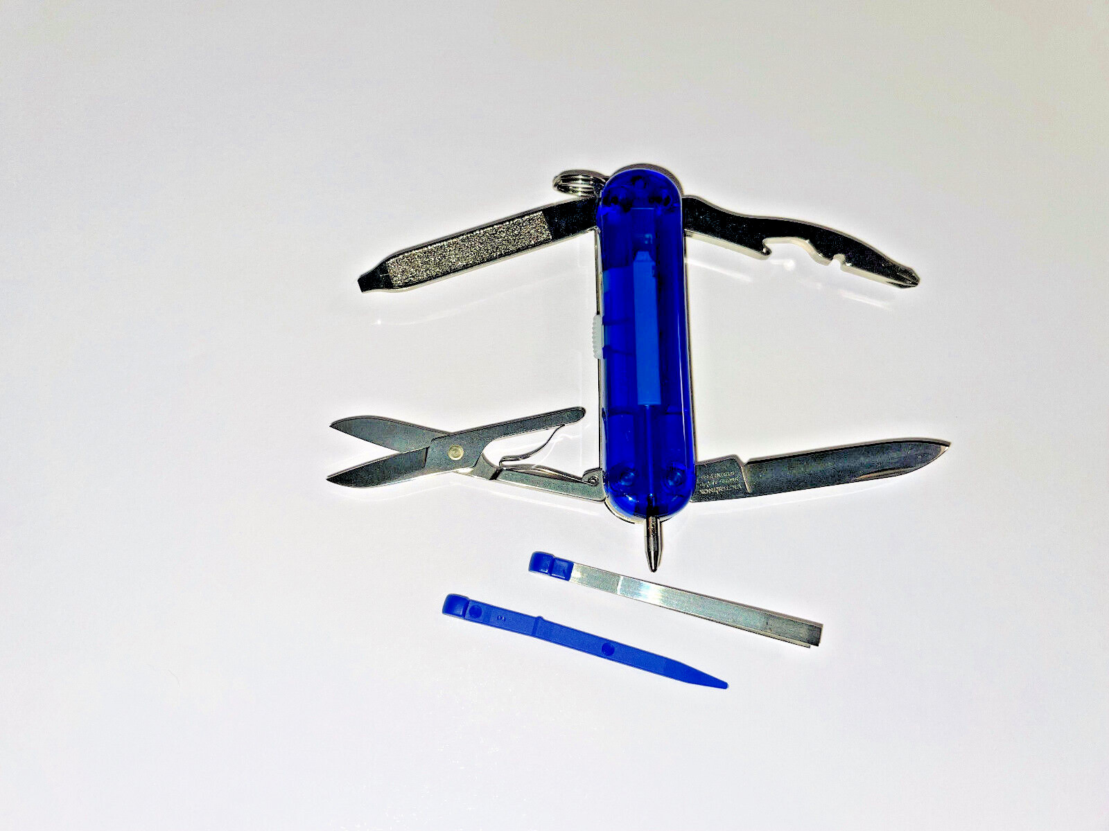 NEW in Box Victorinox Swiss Army 58mm Knife : SAPPHIRE BLUE MANAGER : 0.6365.T2