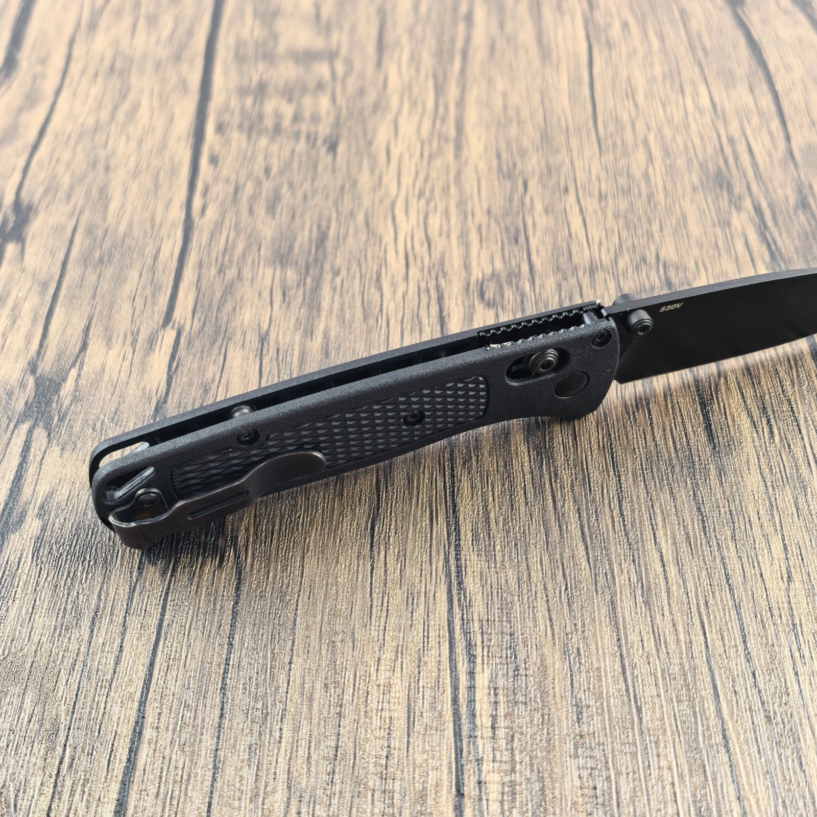 Benchmade-Knives Bugout-Black CF-Elite Handle CPM-S30V-Steel Knives(535BK-2)