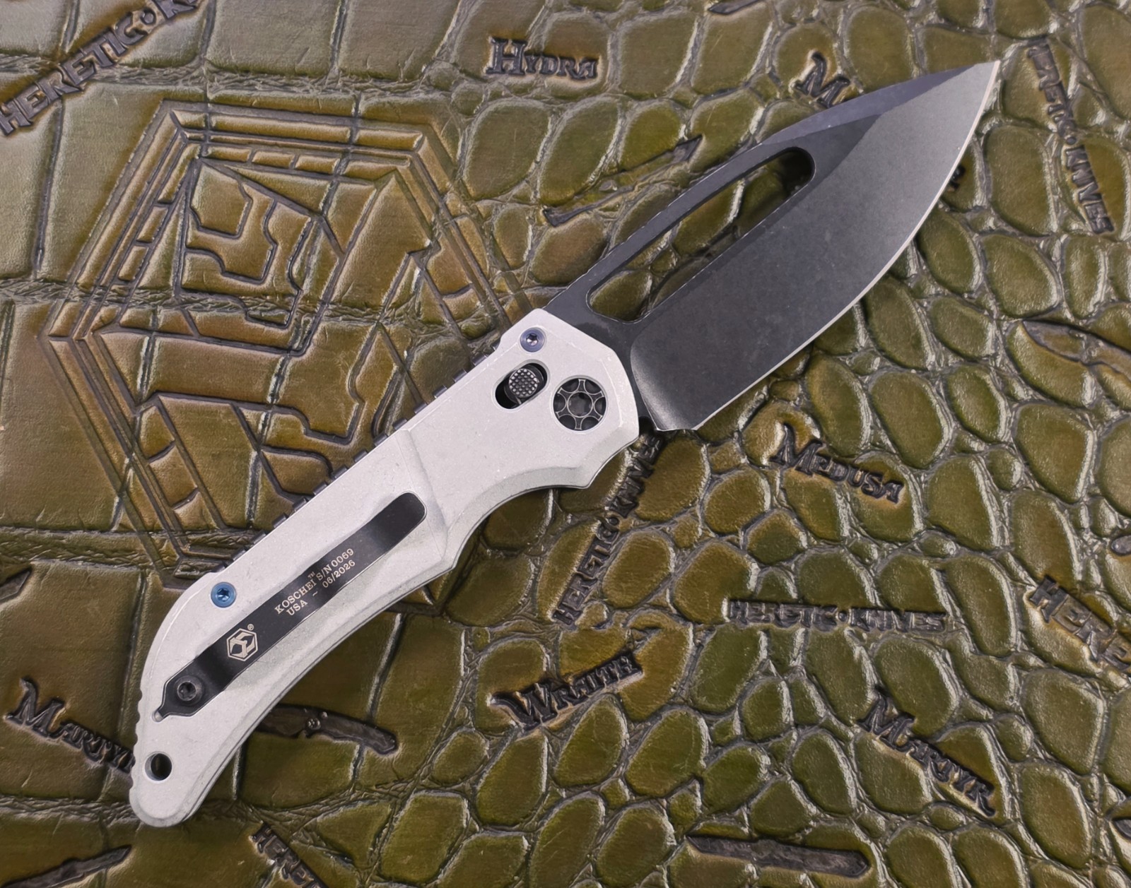 Heretic Knives Koschei Battleworn Black Blizzard MagnaCut – H061-8A-BLZ