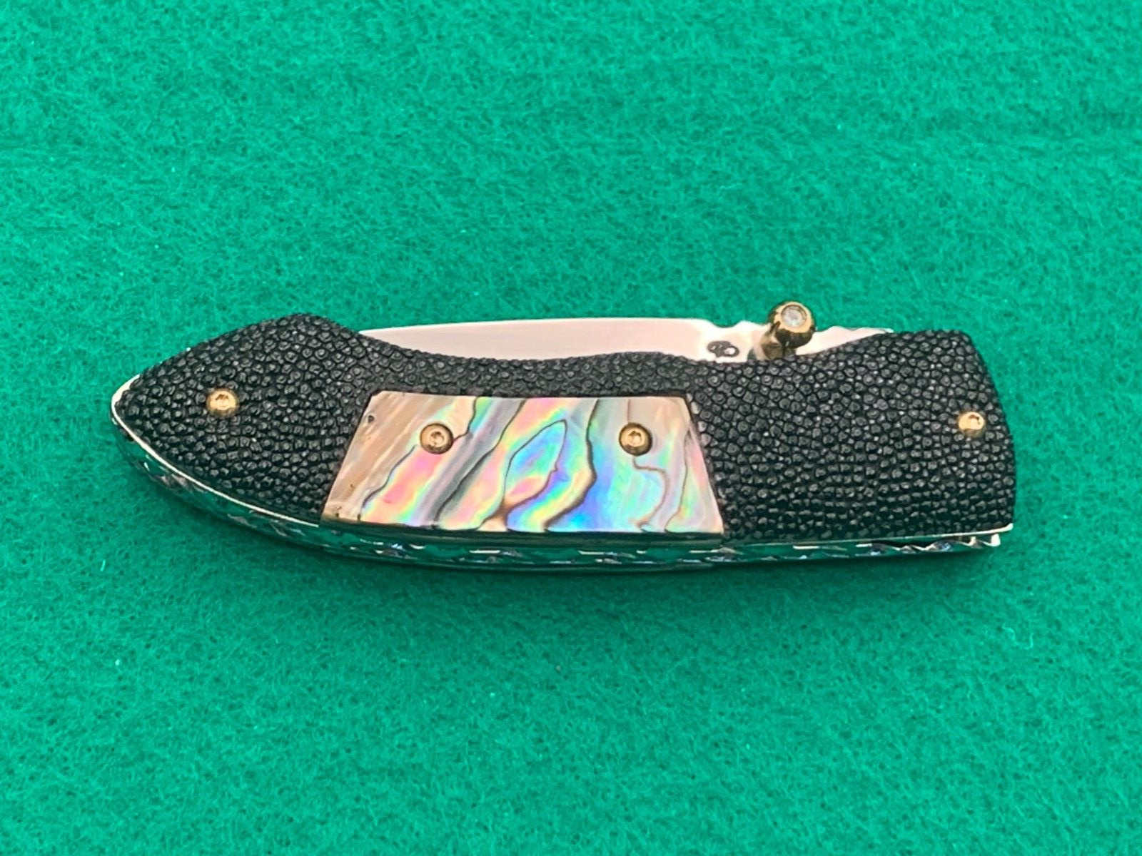CUSTOM TAWEESAK KNIFE MOTHER OF PEARL / CASE NONE BETTER MUSEUM QUALITY) w/CASE