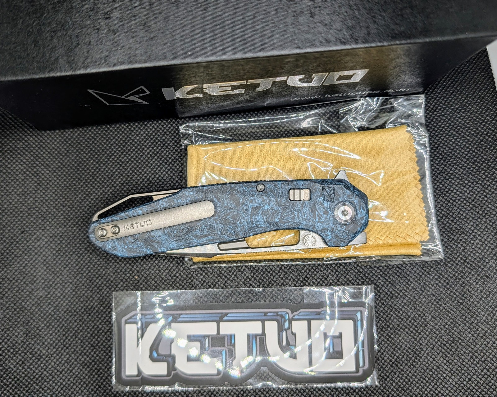 Ketuo Triad Folding Knife 3.25″ Bohler M390 Steel Blade Carbon Fiber Handle BLUE