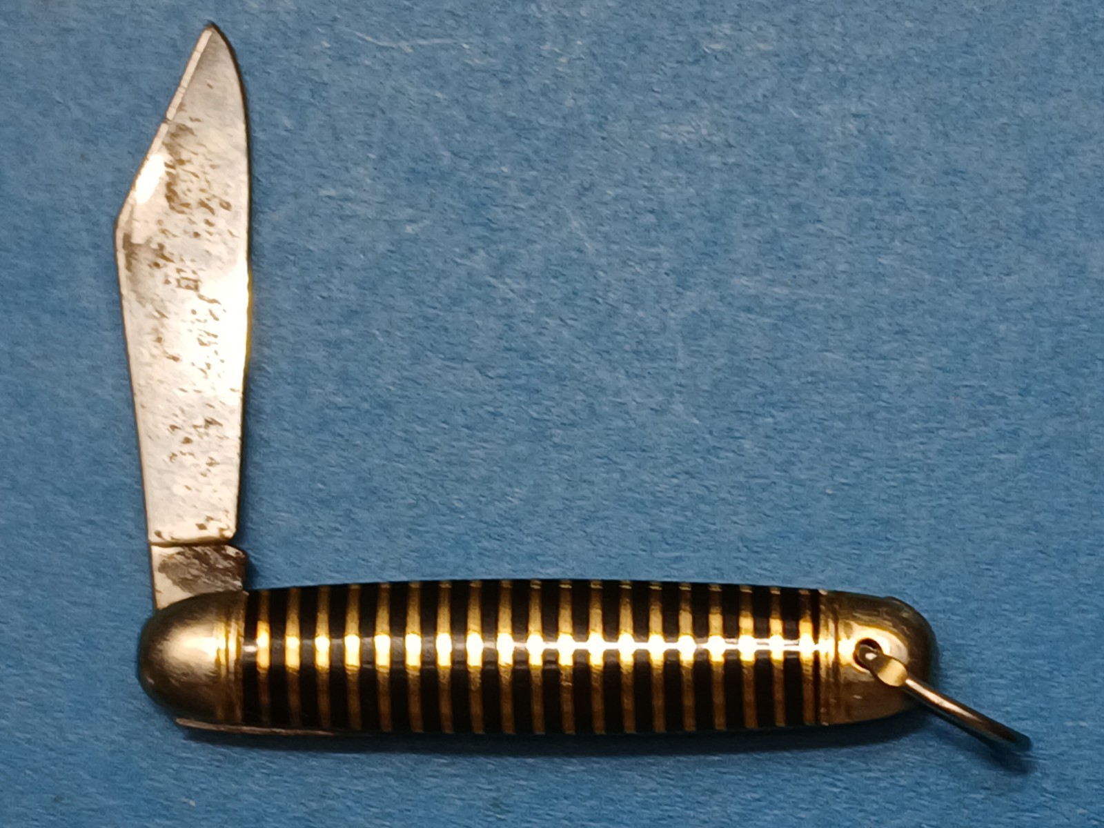 Imperial Providence RI USA. Single Blade with bail. Tiger graphic. 1954-1988.