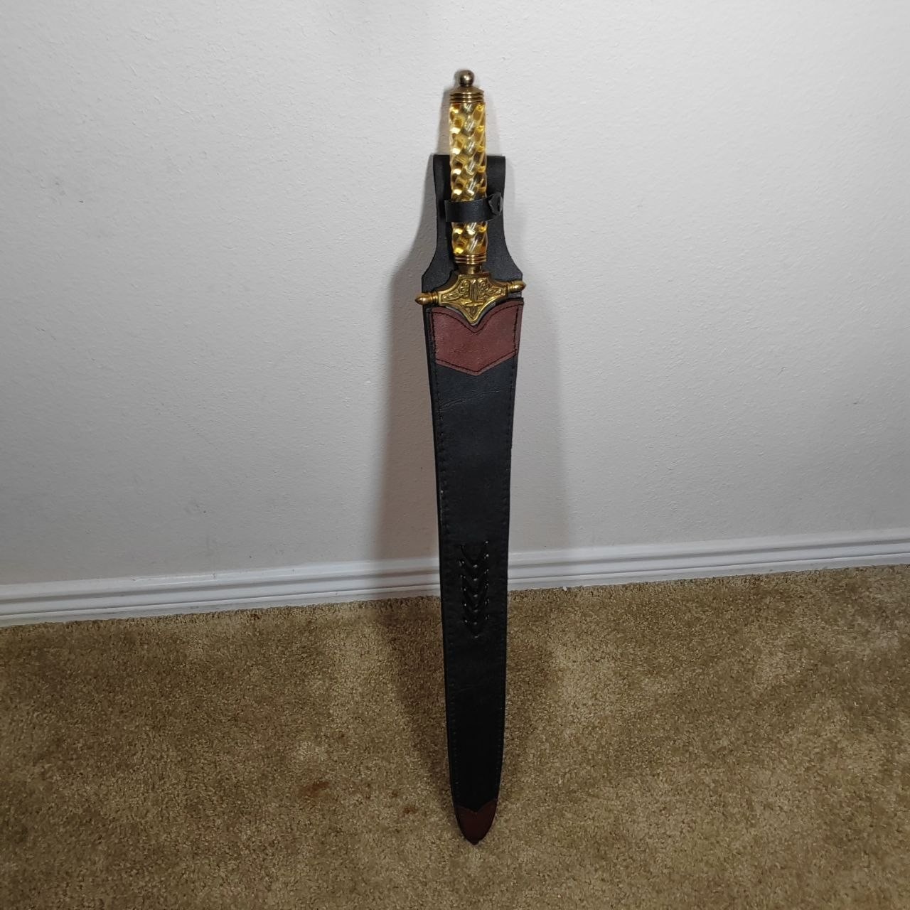 Decorative Fantasy Dagger w/ Sheath Amber Style Handle Display Collectible