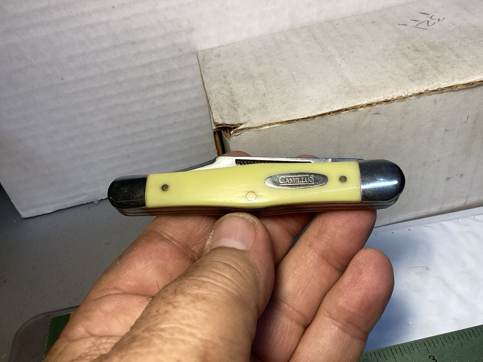 Camillus USA Yellow Jacket 72 Medium Stockman Pocketknife Yellow Handle. Nice