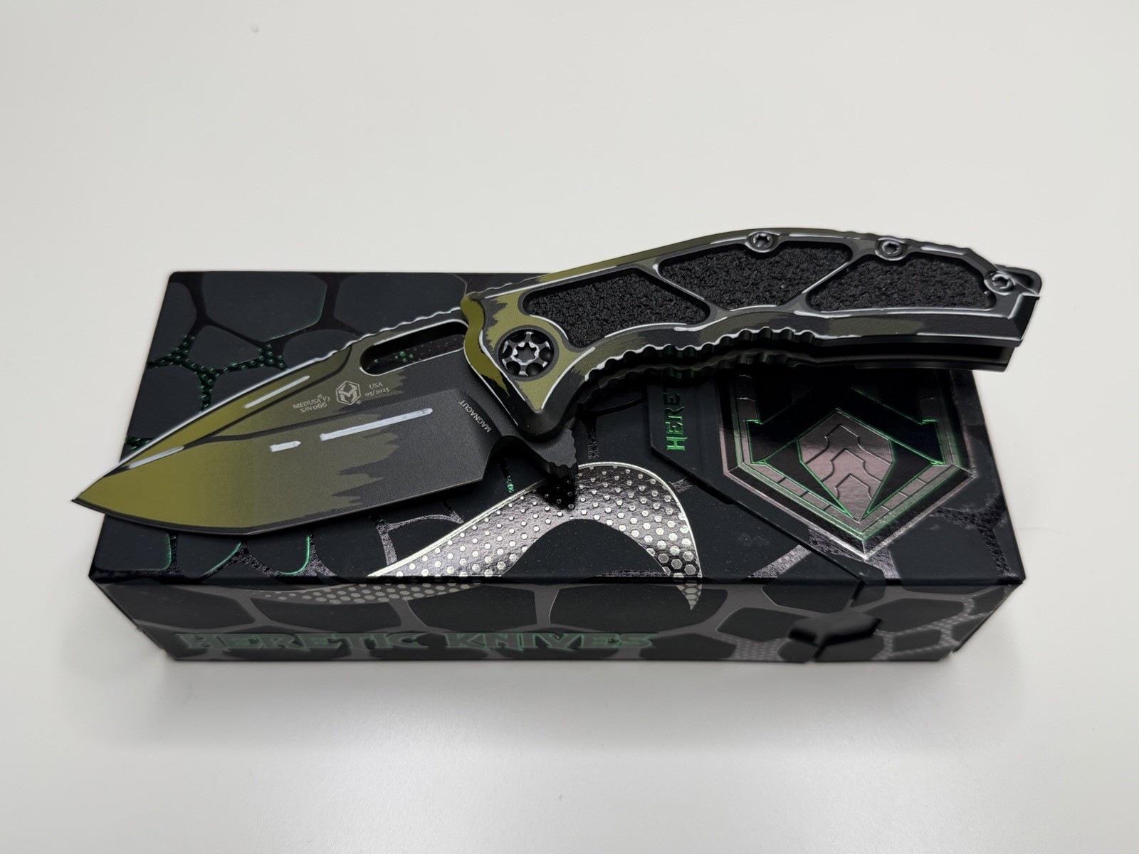 Heretic Knives Medusa Cel Shaded – OD Green Shading / MagnaCut Tanto Blade – NEW