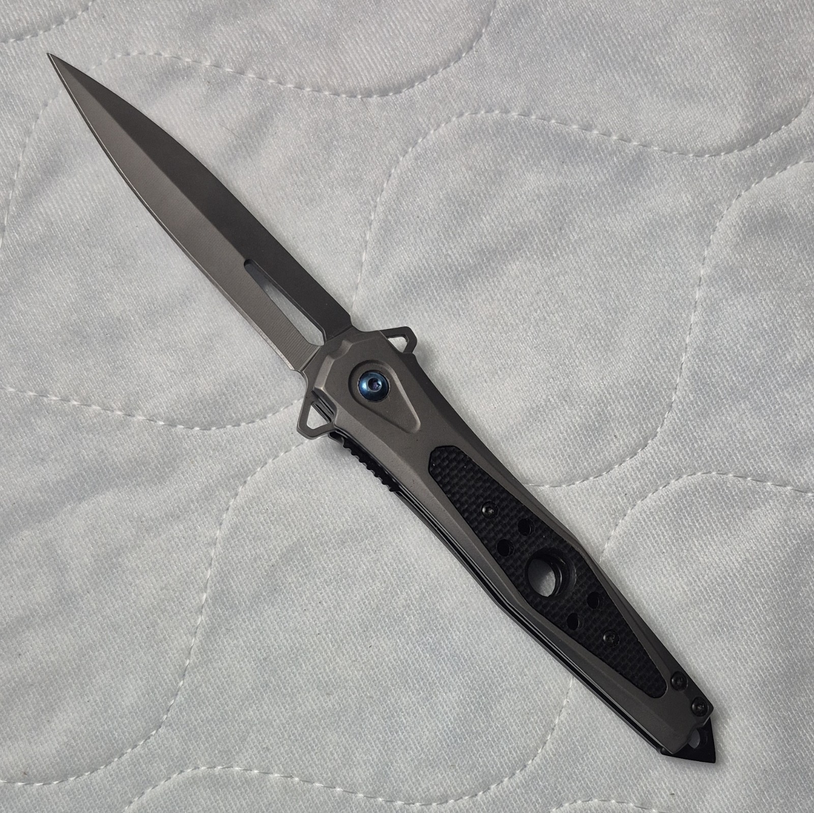 Gray/Black Folding Pocketknife Drop Point Plain Edge Manual 1 Blade 2.76-4in