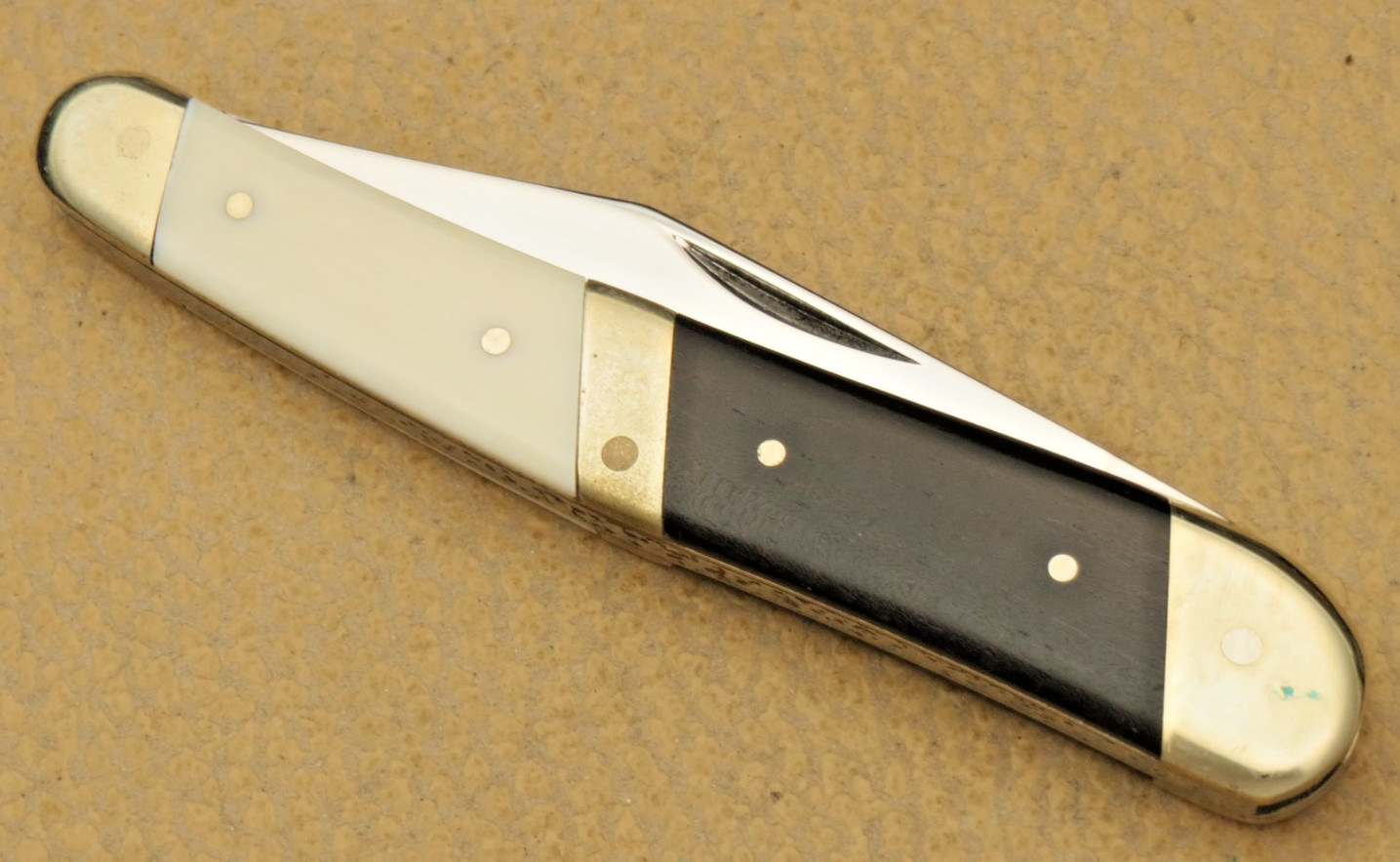 Friedrich Hartkopf Solingen Two Blade Serpentine Penknife Two-Tone Bone Handles