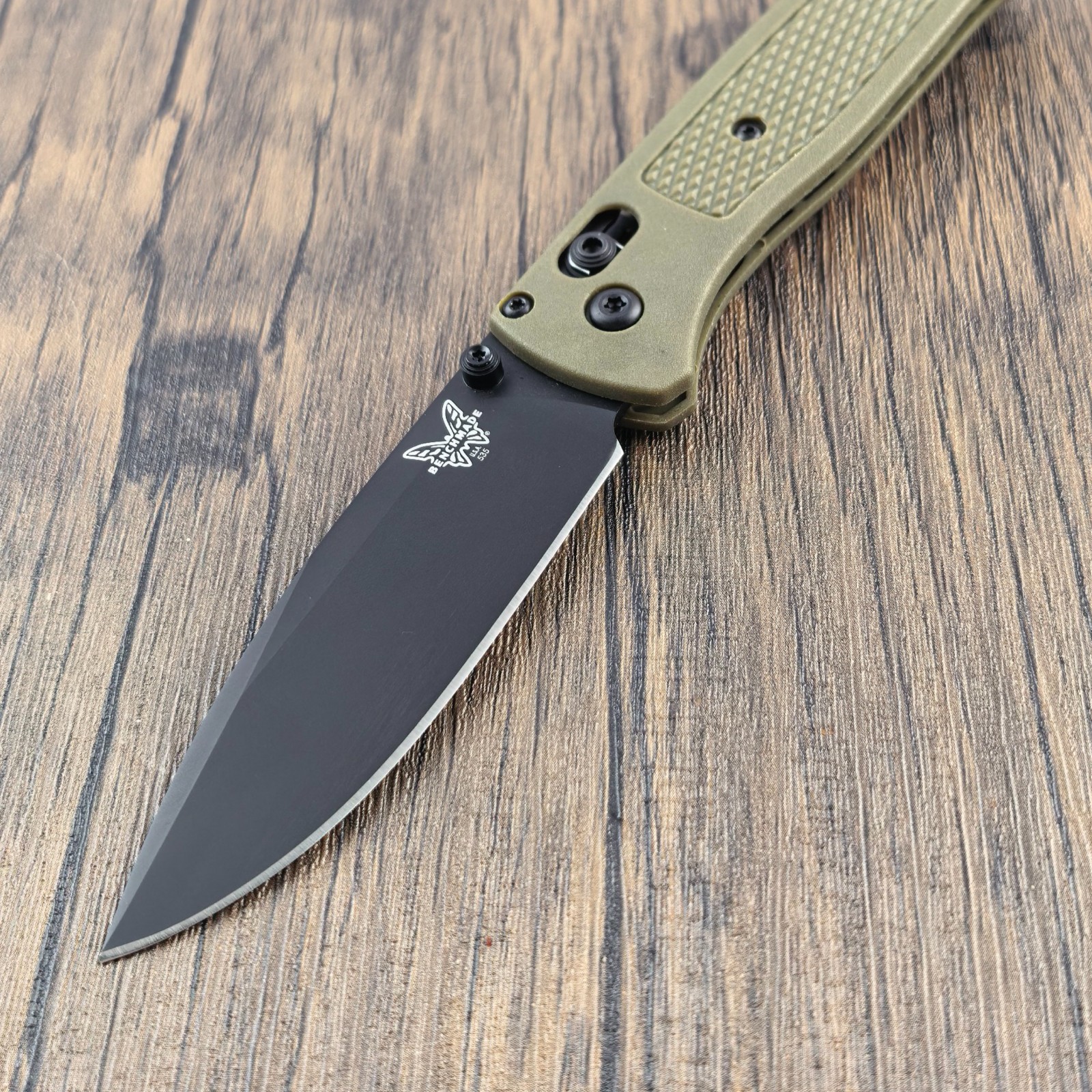 Benchmade-Knives 535 Bugout-Green CF-Elite Handle CPM-S30V-Steel Knives