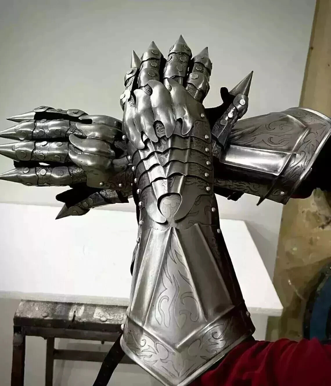 Medieval Steel Gothic Knight Style Gauntlets Functional Armor Gloves