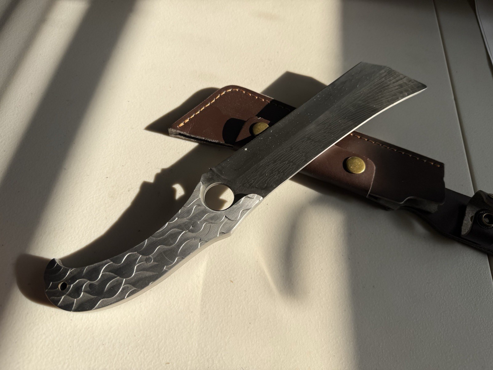 Handmade Damascus Steel Chef Knife with Forged Textured Handle & Leather Sheath