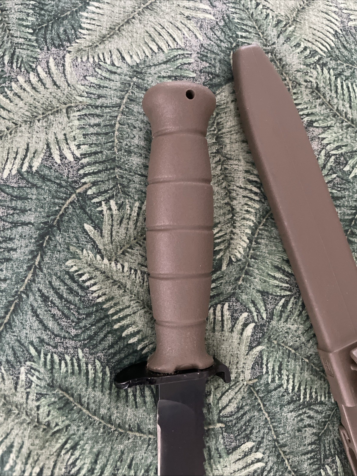 Glock 81 Austria bayonet fixed blade knife & sawback spine & Glock sheath