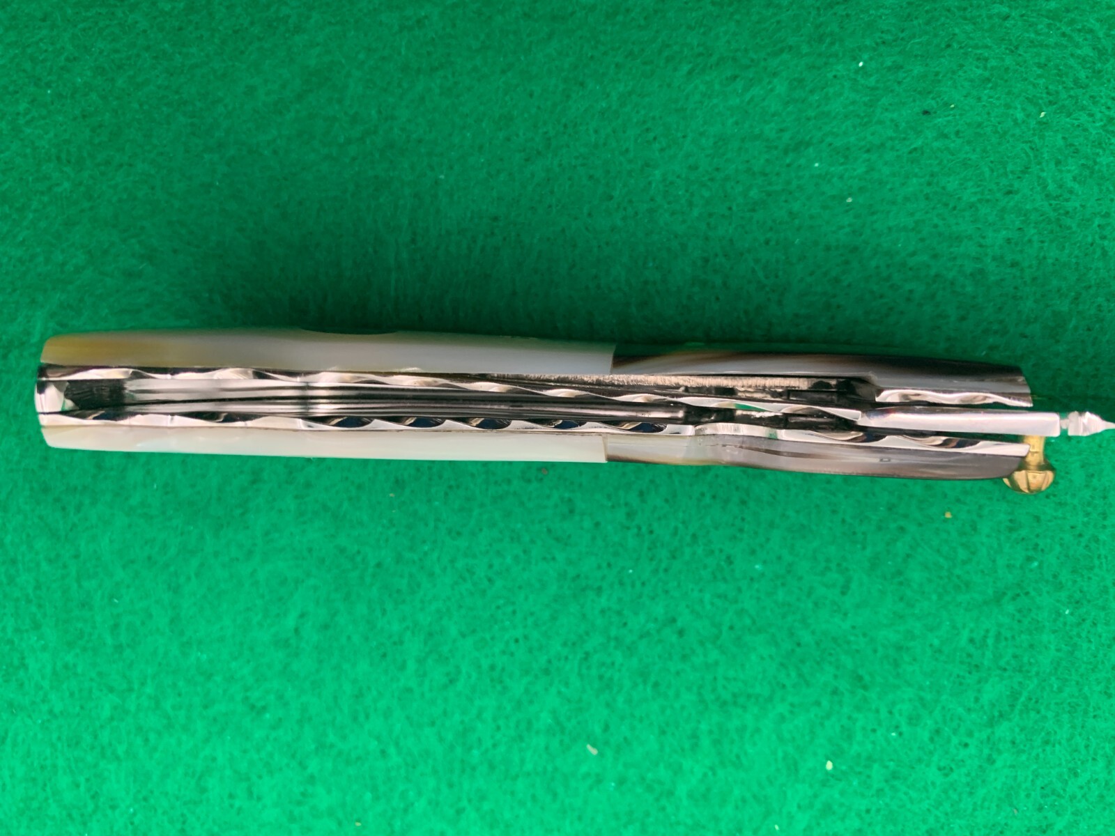 CUSTOM TAWEESAK KNIFE MOTHER OF PEARL / CASE NONE BETTER MUSEUM QUALITY) RARE 1
