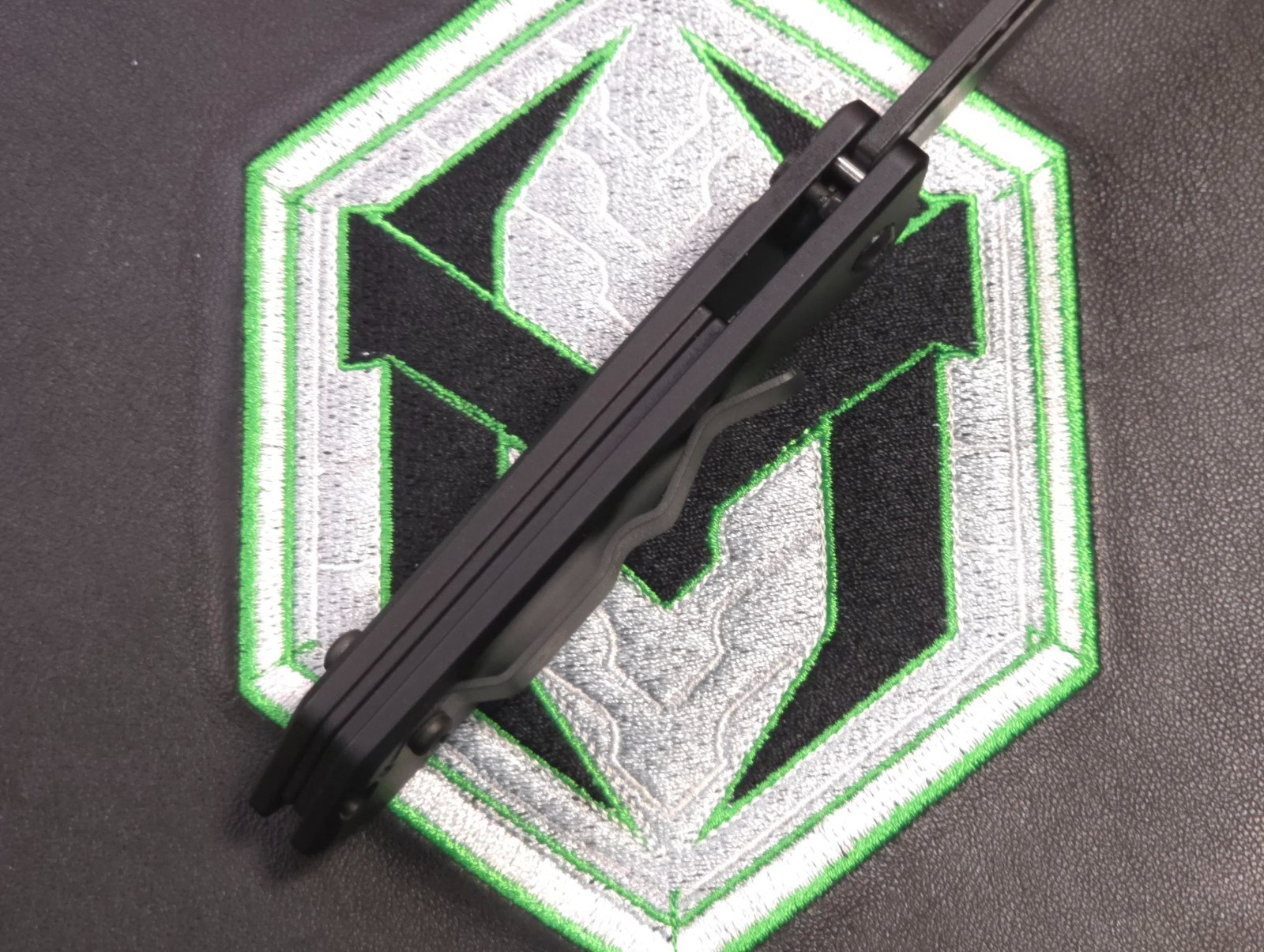 Heretic Jinn Button Lock Flipper Tactical 3″ 2-Tone MagnaCut Wharncliffe