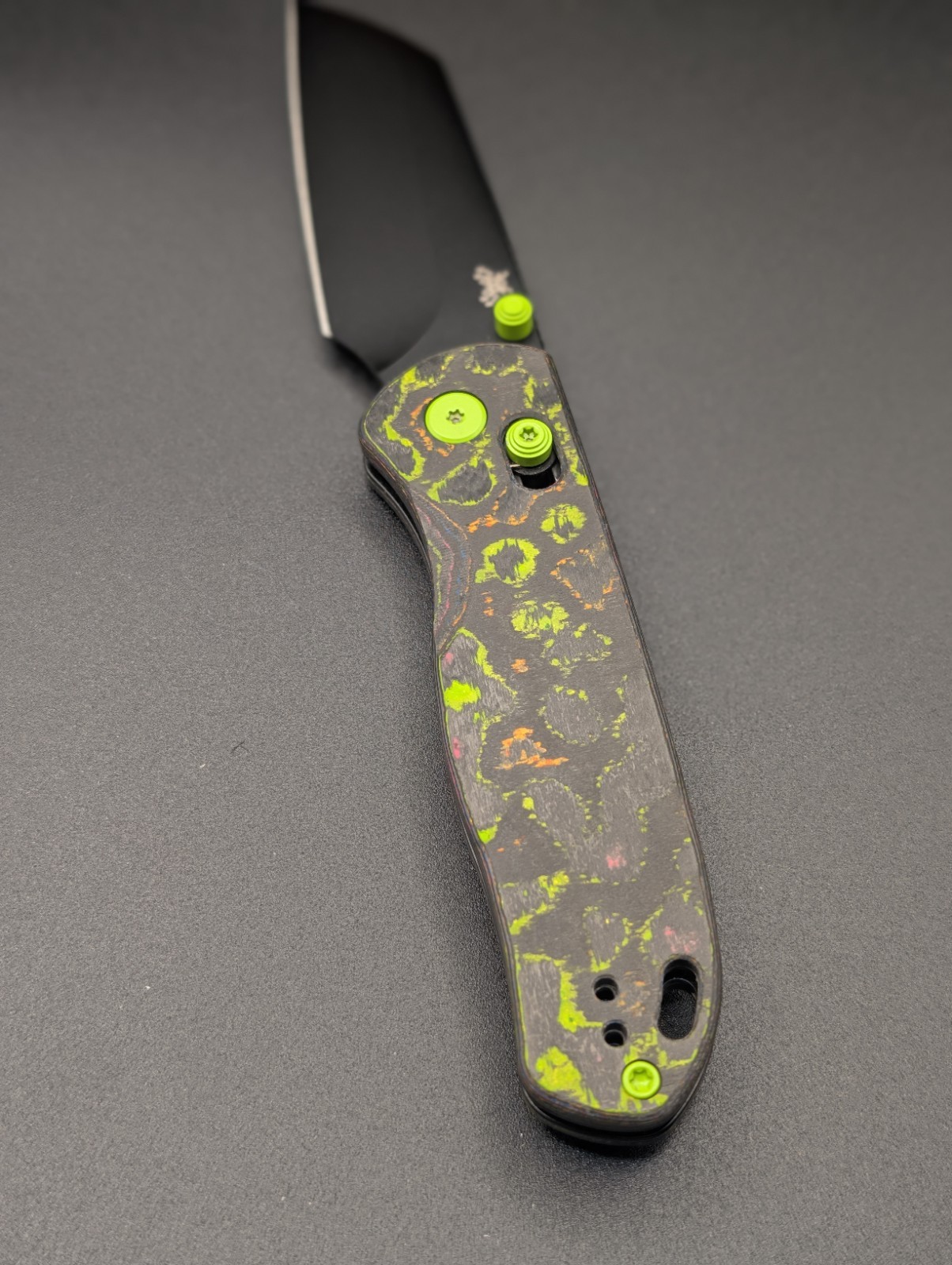 Kizer Drop Bear «Redacted» Blade City Exclusive – S45VN Blade, 80s Camo Carbon