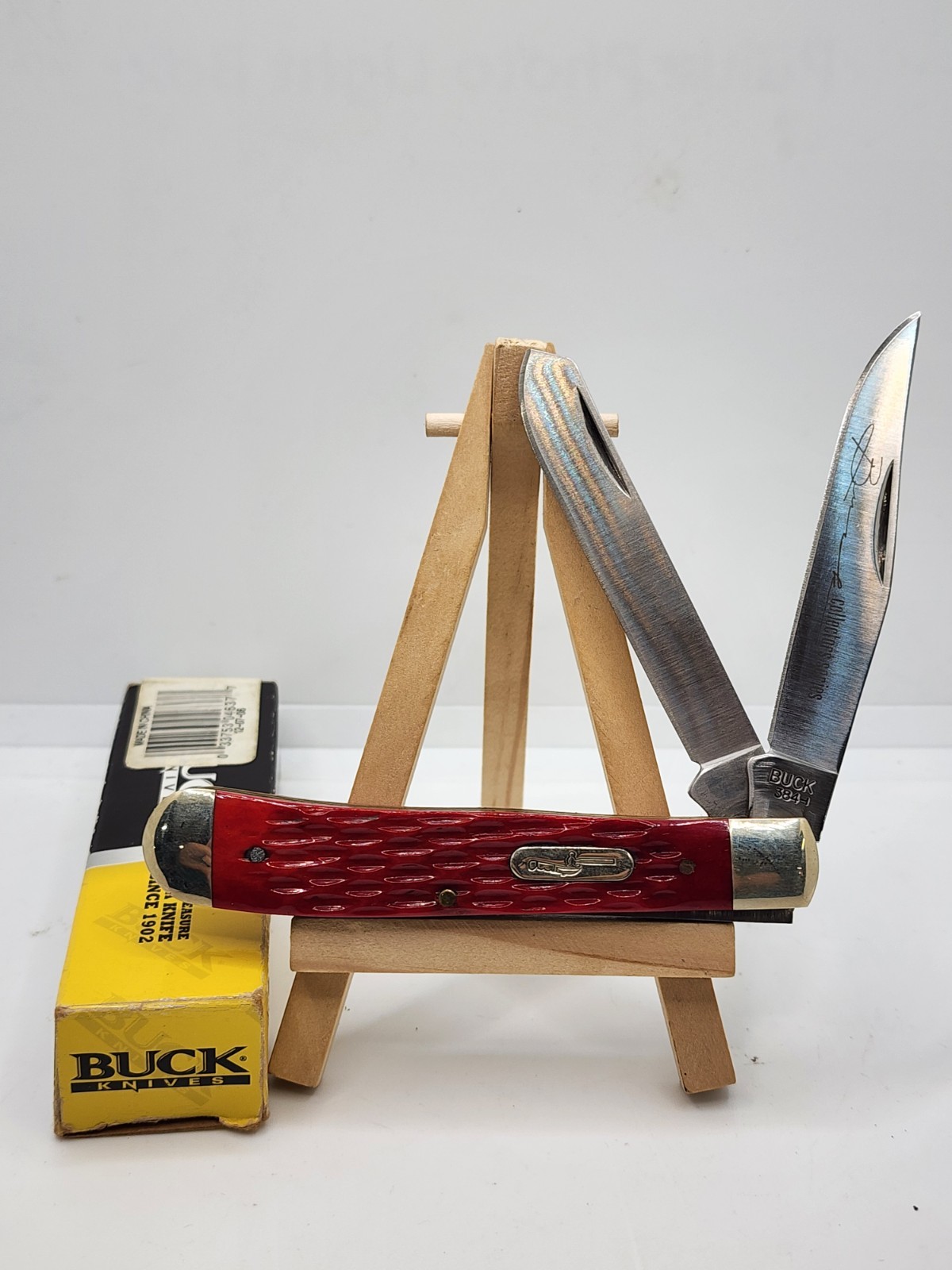 BUCK 384 CHINA RED TRAPPER KNIFE NEVER USED IN BOX N7