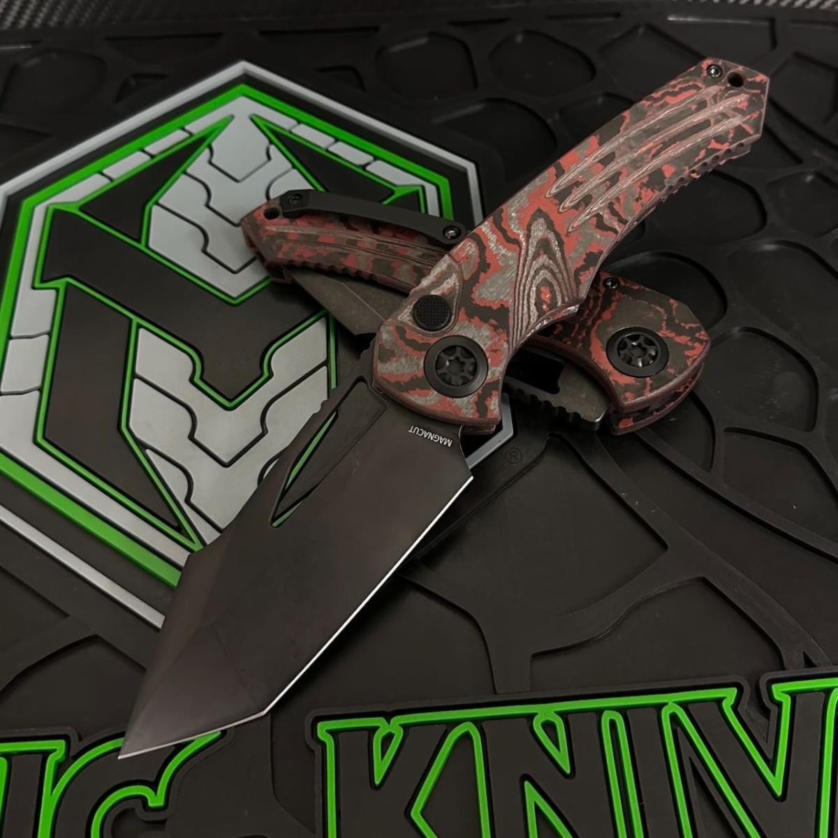 Heretic Knives Pariah Manual Tanto DLC Red Camo Carbon MagnaCut