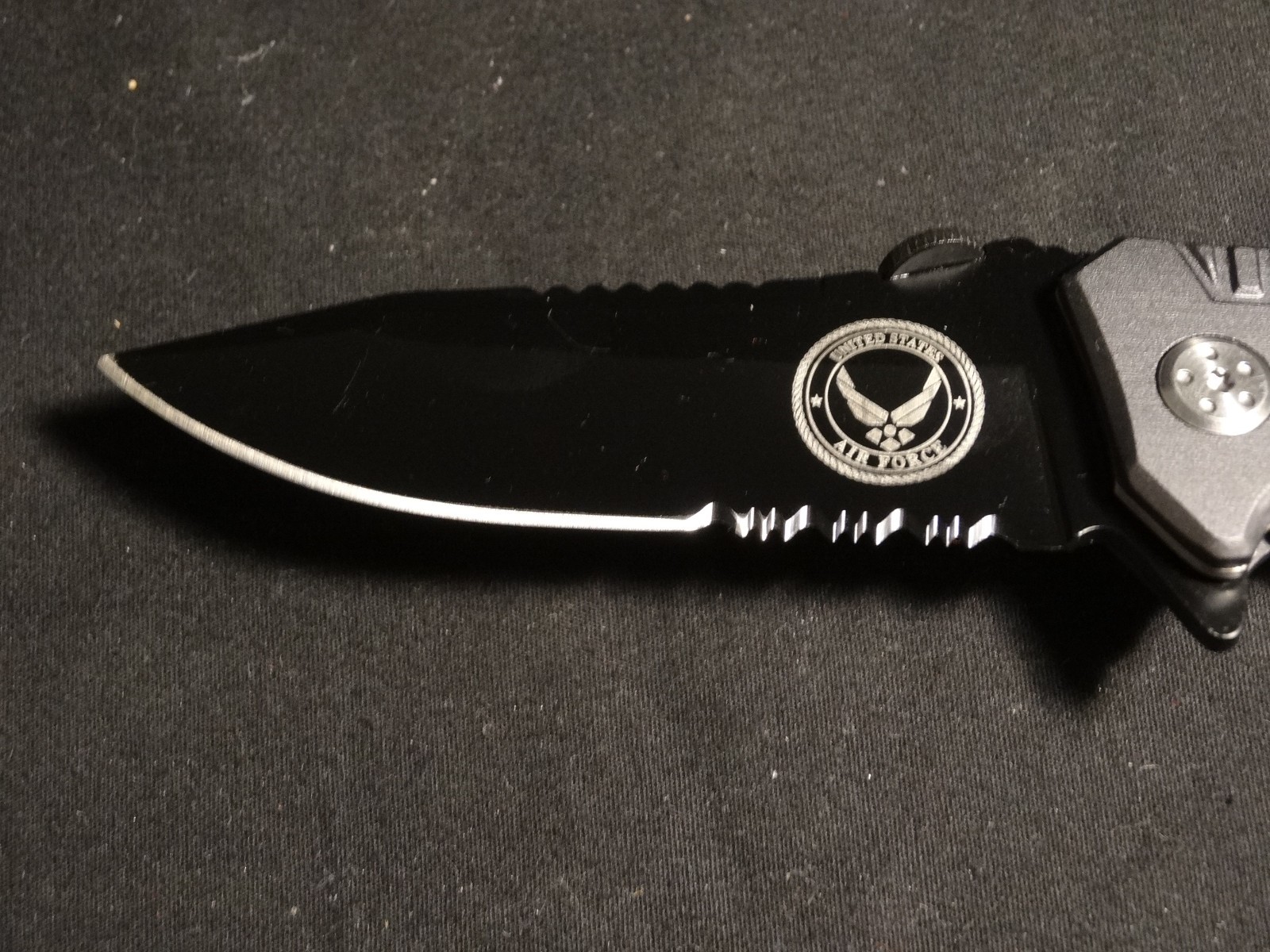 United States Air Force YC-501AF Tactical Folding Knife With Dog Tag