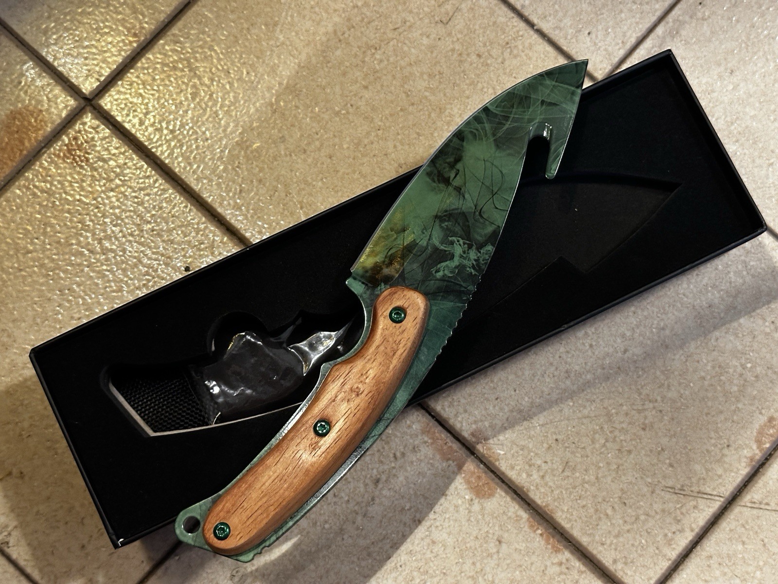 Elemental Knives And Fadecase Knives Lot