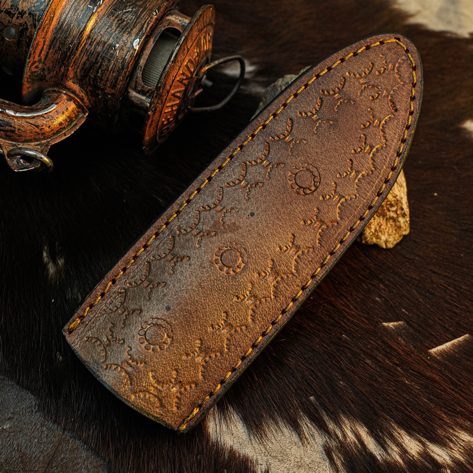 8.0″ Damascus Hunting Knife Full Tang Wood Handle Fix Blade + Sheath